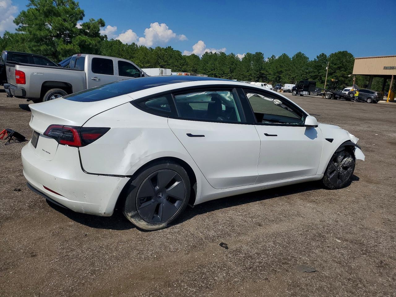 2022 Tesla Model 3 White vin: 5YJ3E1EB9NF335636