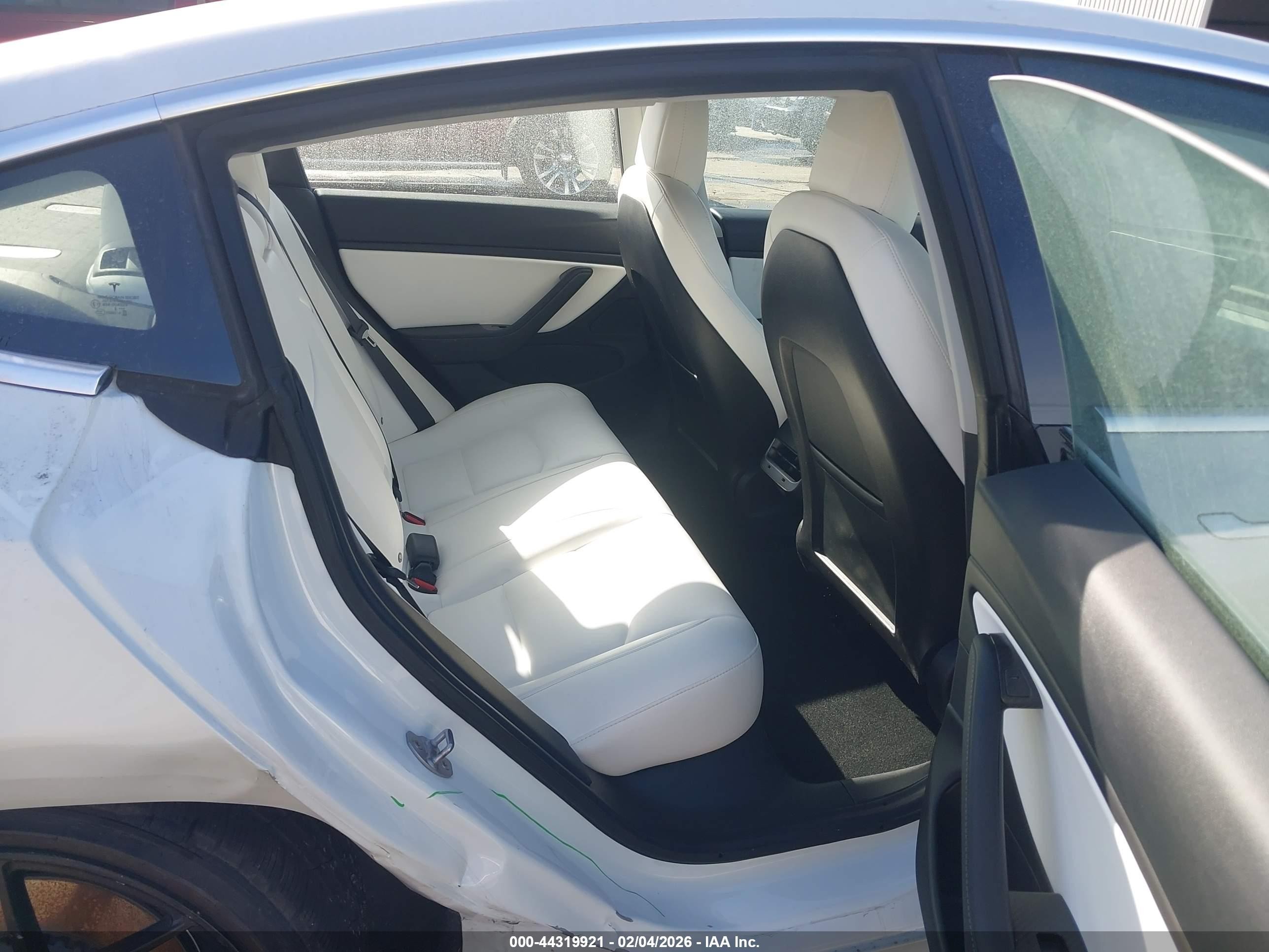 2018 Tesla Model 3 Long Range/performance Белый vin: 5YJ3E1EBXJF081607