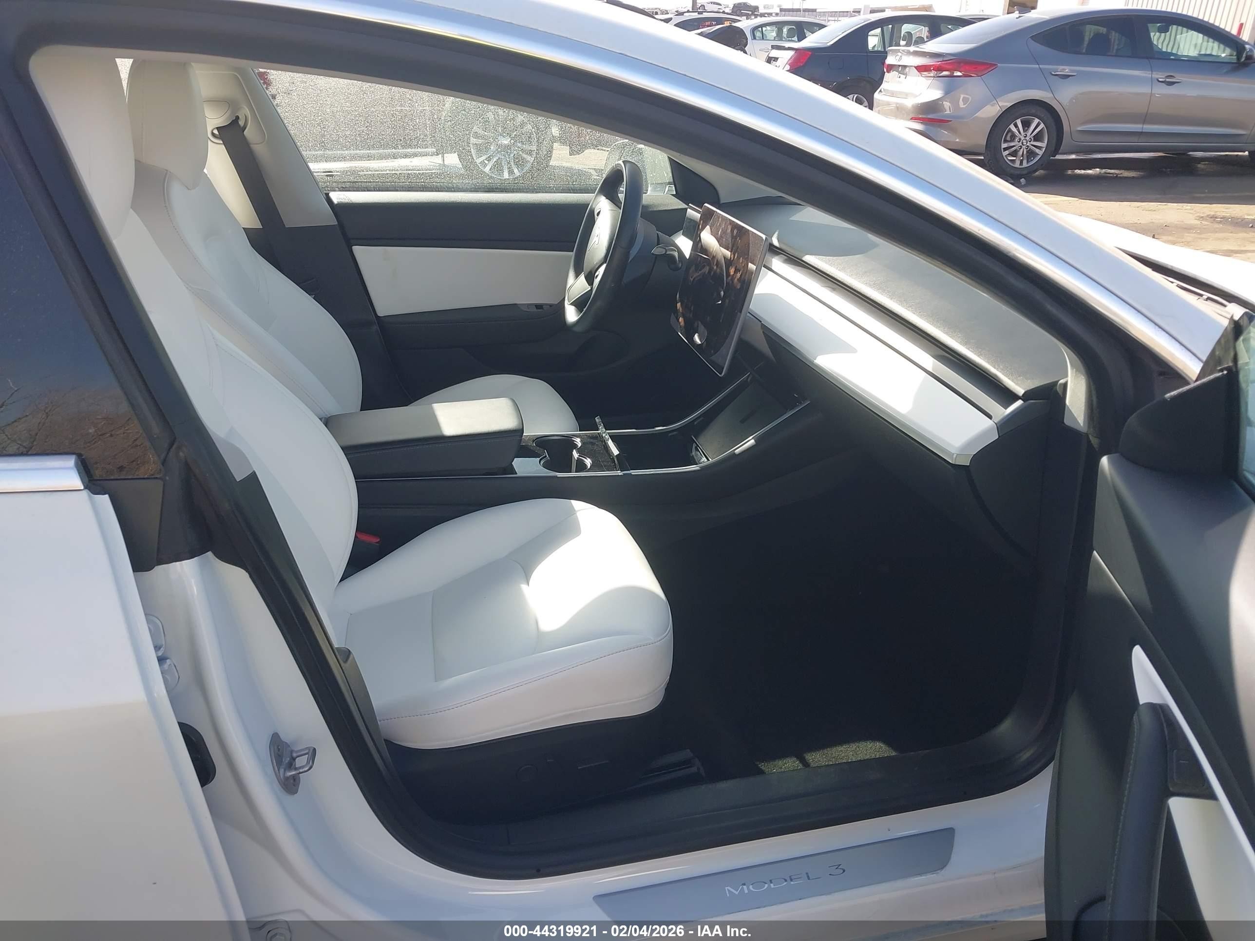 2018 Tesla Model 3 Long Range/performance Белый vin: 5YJ3E1EBXJF081607