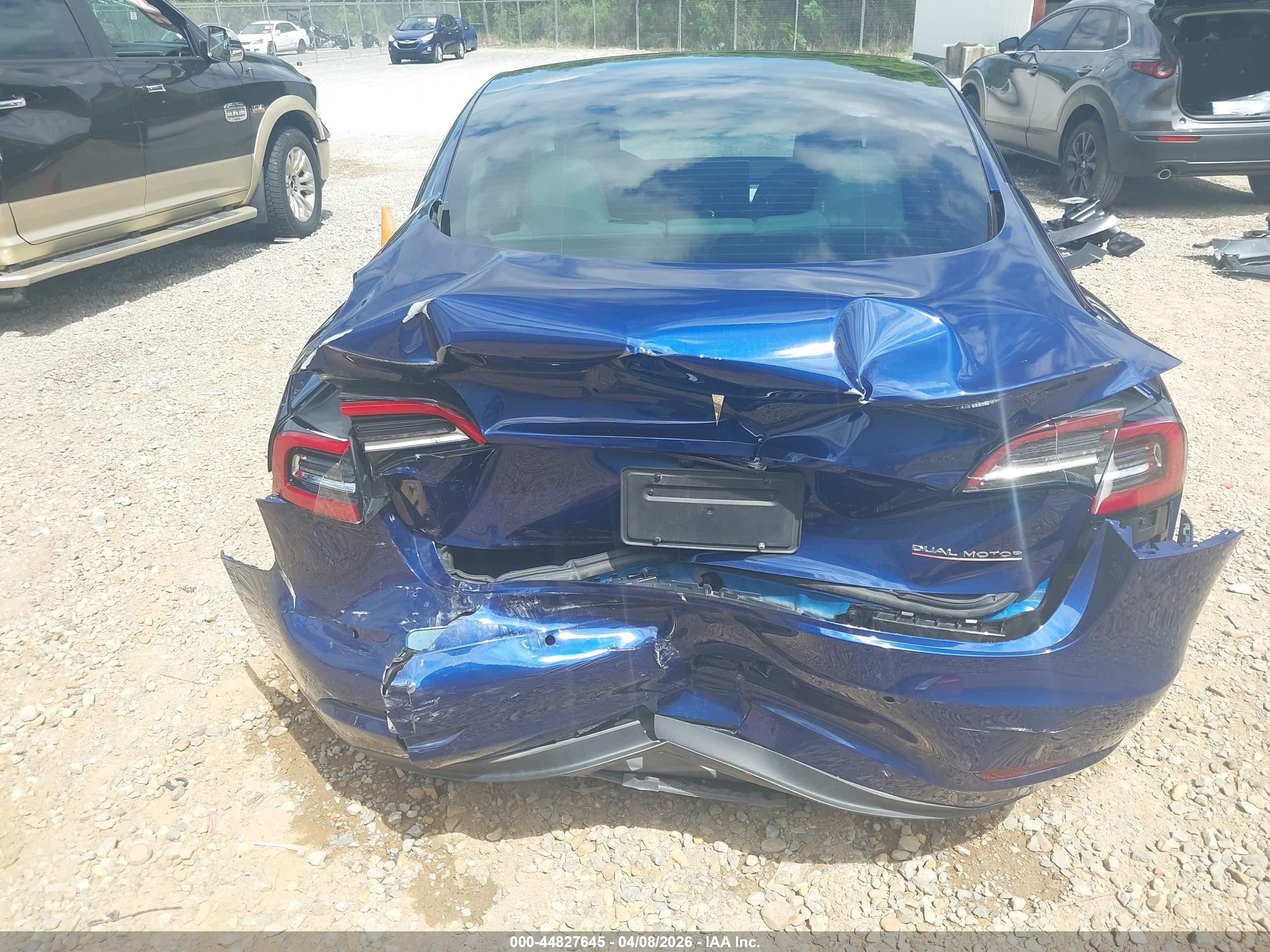 2022 Tesla Model 3 Performance Dual Motor All-wheel Drive Синий vin: 5YJ3E1EC2NF274350