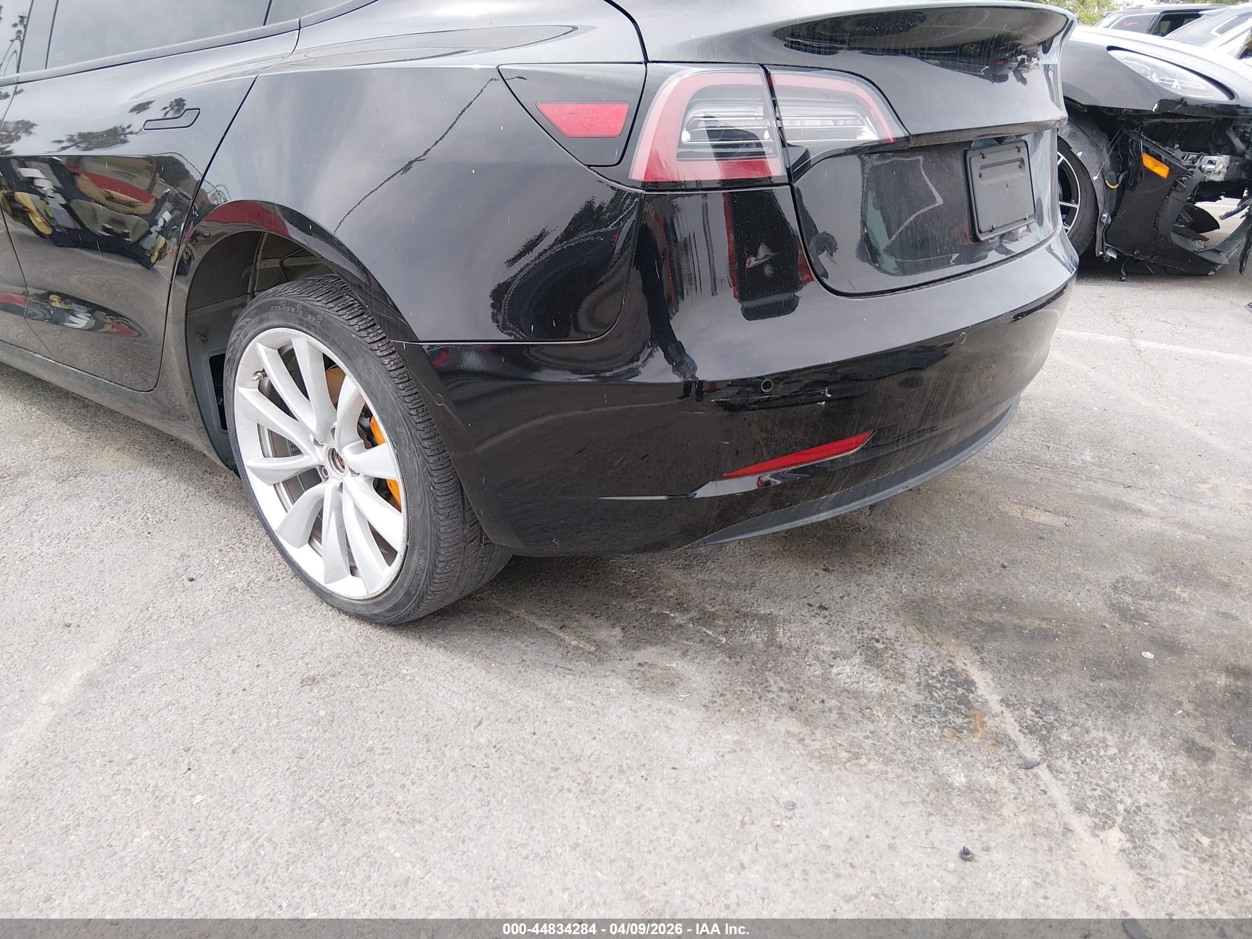 2022 Tesla Model 3 Performance Dual Motor All-wheel Drive Черный vin: 5YJ3E1EC5NF331155