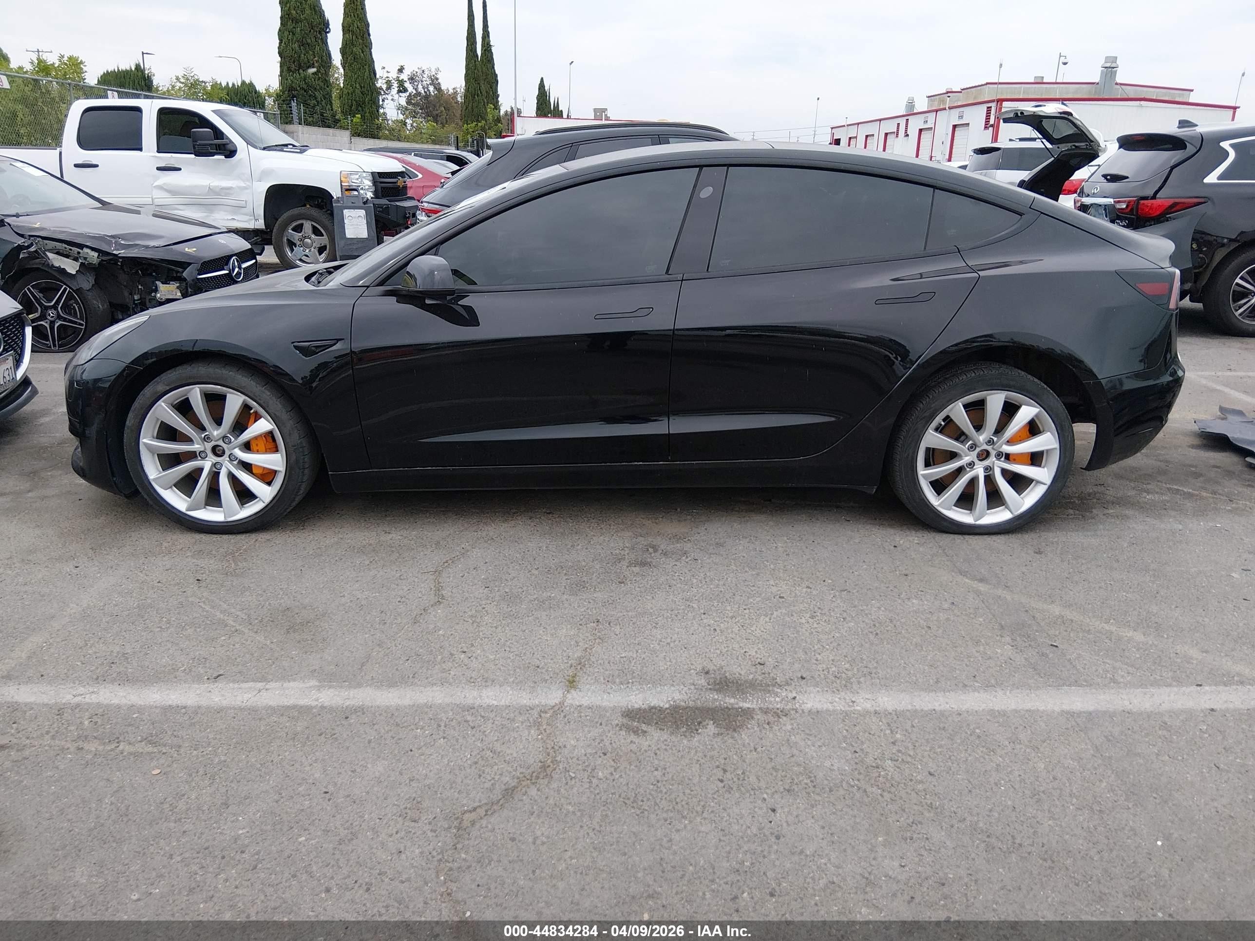 2022 Tesla Model 3 Performance Dual Motor All-wheel Drive Черный vin: 5YJ3E1EC5NF331155