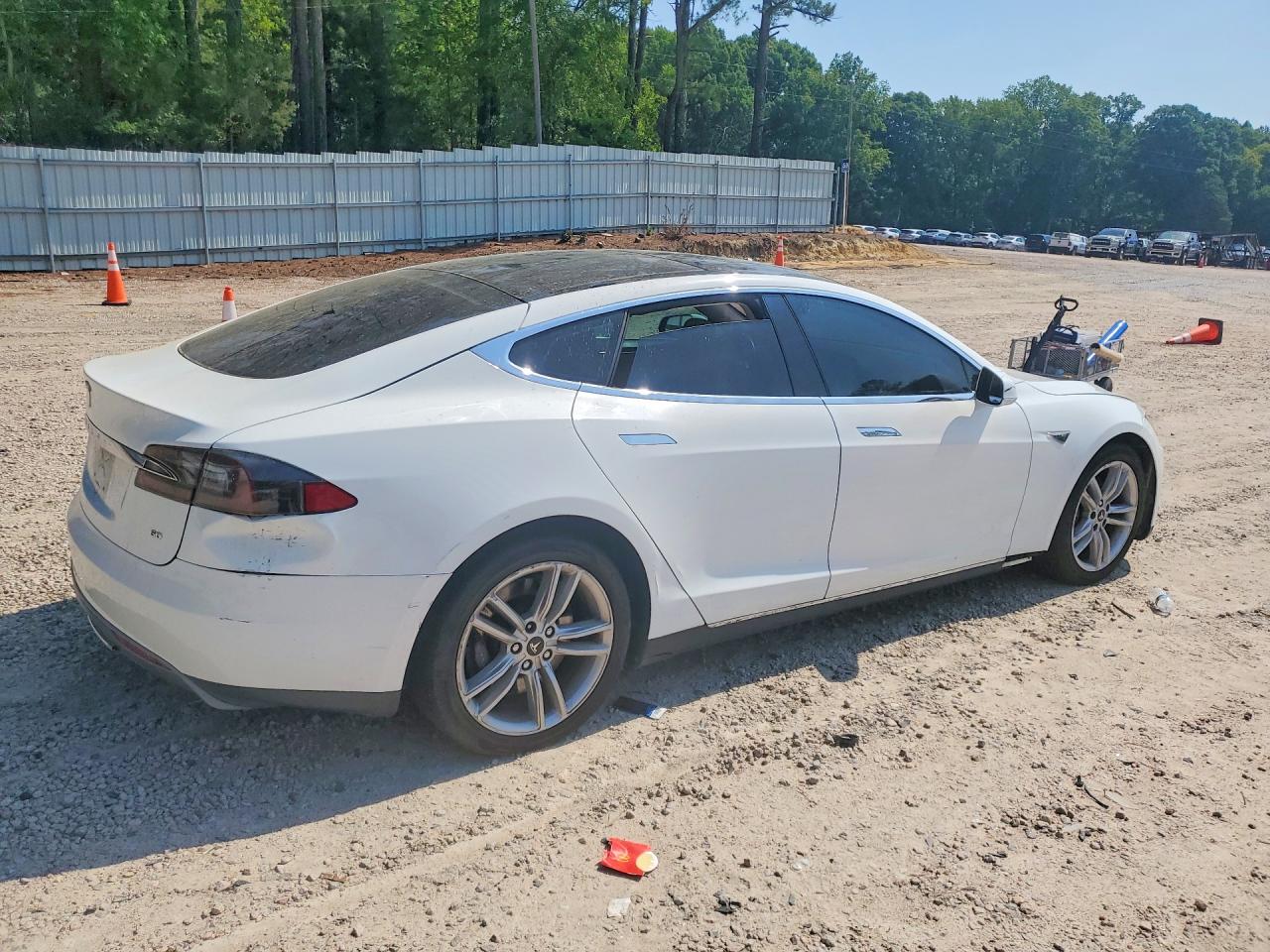 2013 Tesla Model S White vin: 5YJSA1AC0DFP10947