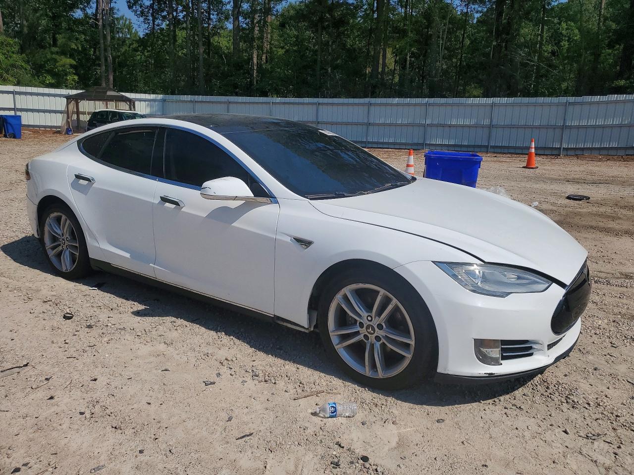 2013 Tesla Model S White vin: 5YJSA1AC0DFP10947