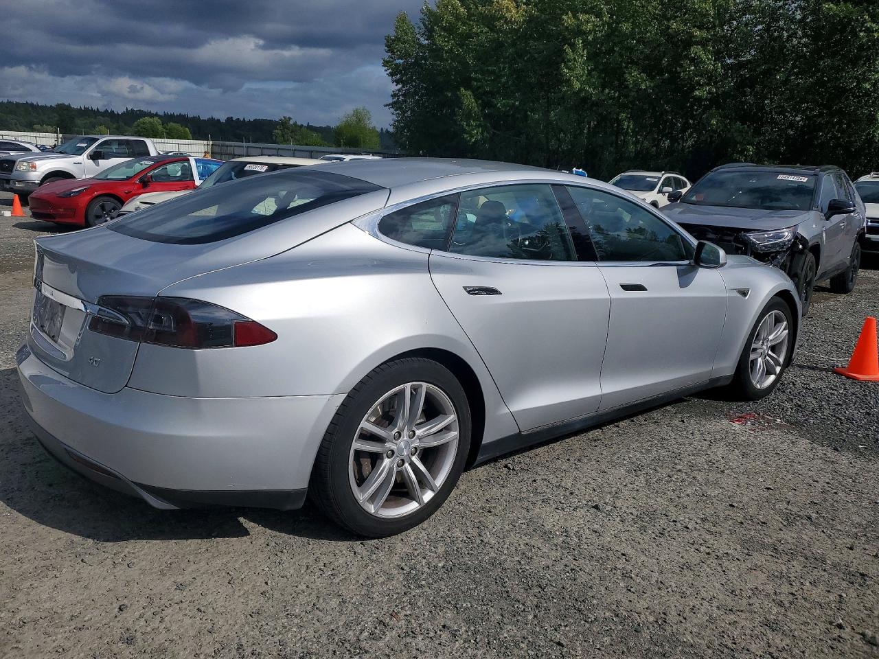 2013 Tesla Model S Silver vin: 5YJSA1AC7DFP10170