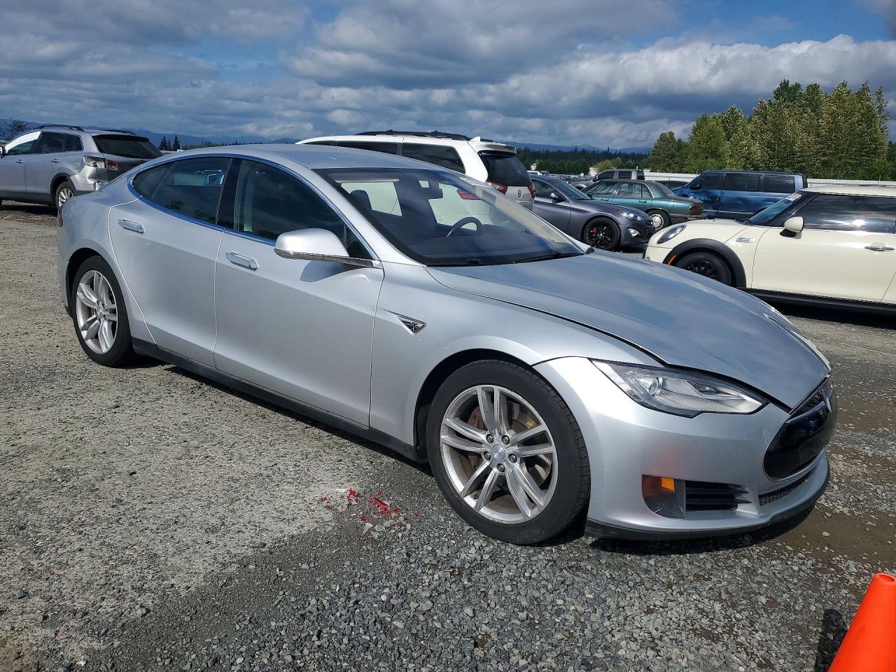 2013 Tesla Model S Silver vin: 5YJSA1AC7DFP10170