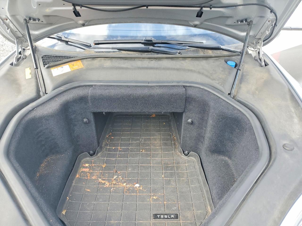 2013 Tesla Model S Silver vin: 5YJSA1AC7DFP10170