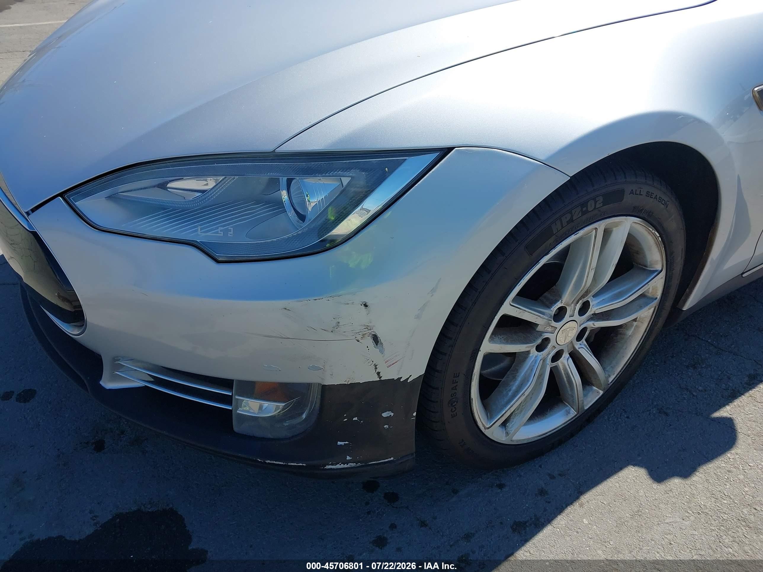2013 Tesla Model S   Silver vin: 5YJSA1AC7DFP10802