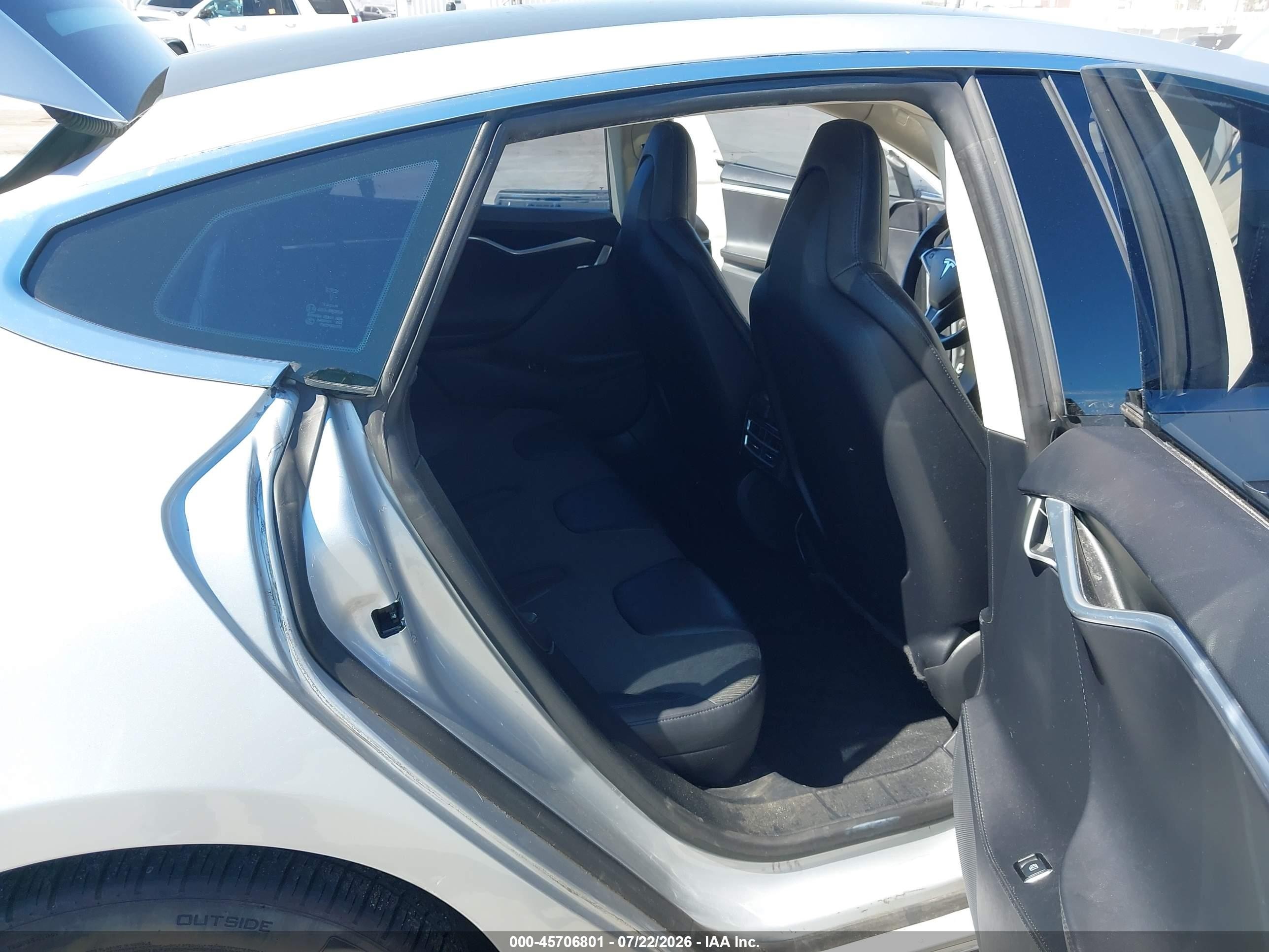 2013 Tesla Model S   Silver vin: 5YJSA1AC7DFP10802