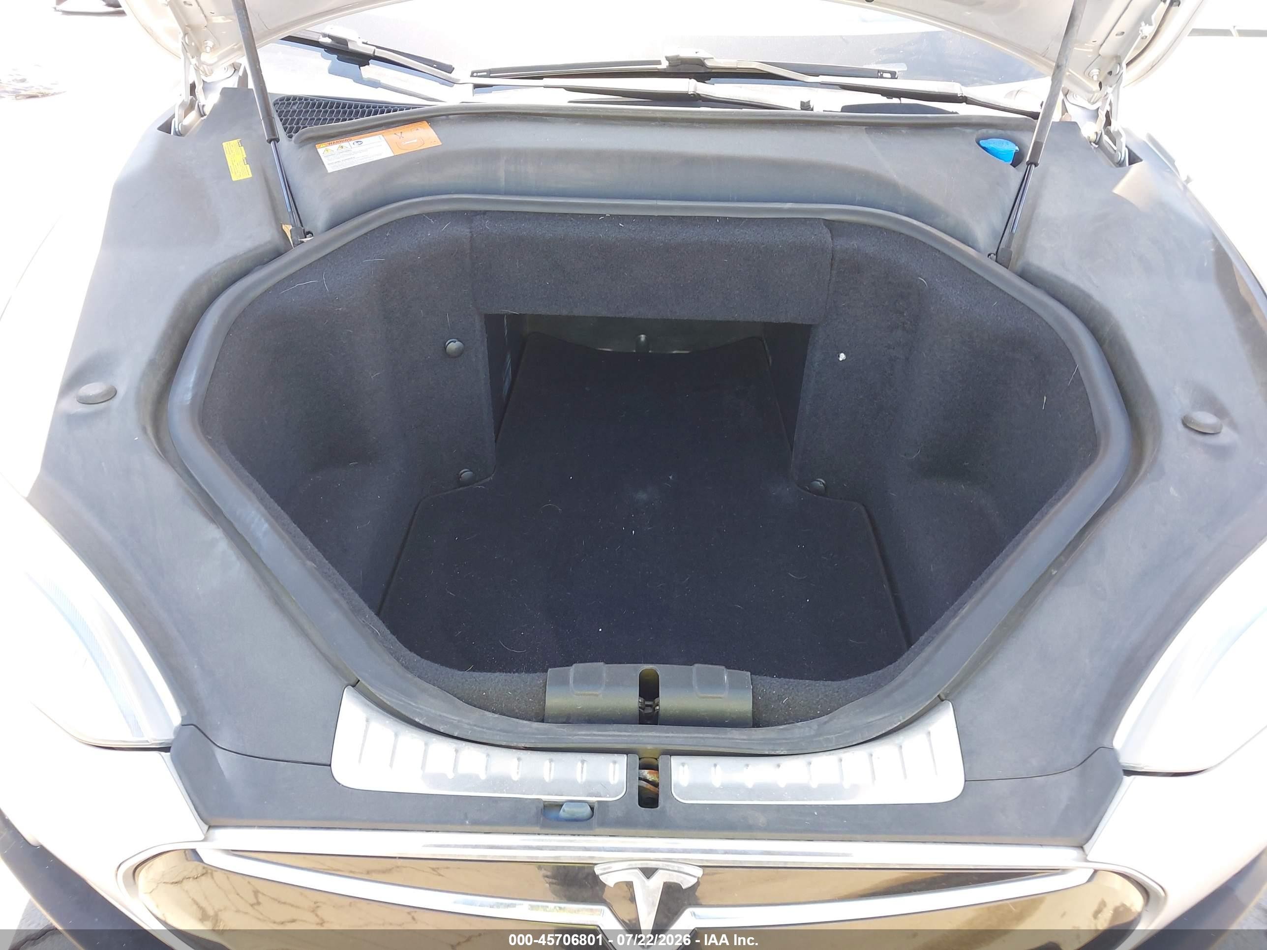 2013 Tesla Model S   Silver vin: 5YJSA1AC7DFP10802