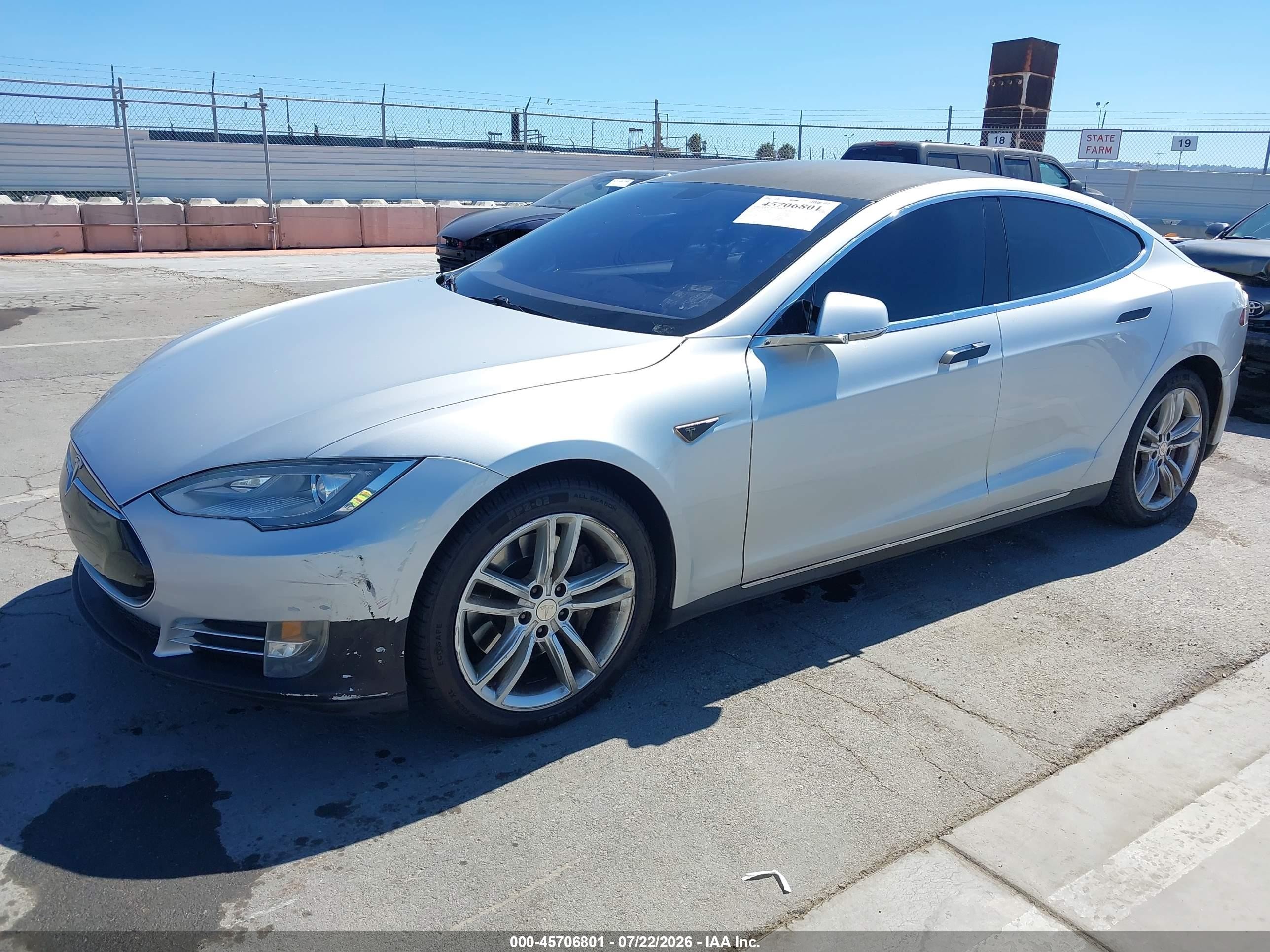 2013 Tesla Model S   Silver vin: 5YJSA1AC7DFP10802