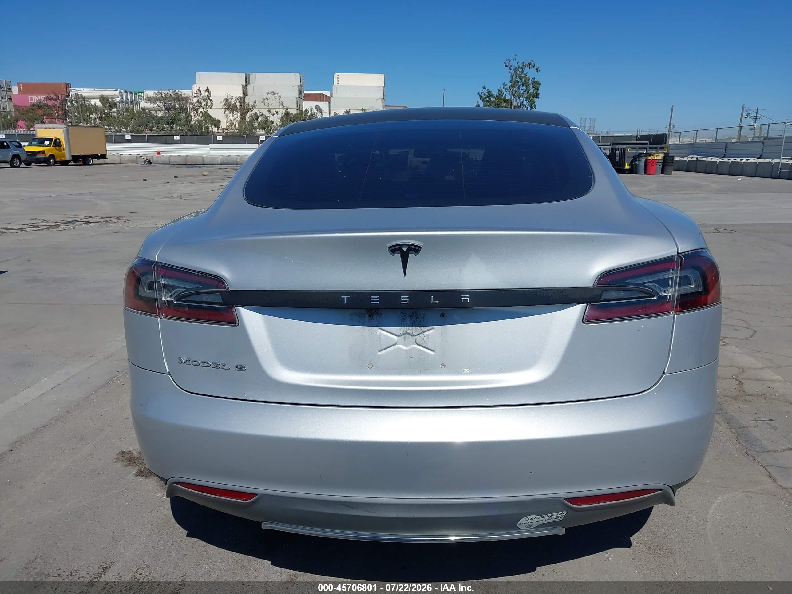 2013 Tesla Model S   Silver vin: 5YJSA1AC7DFP10802