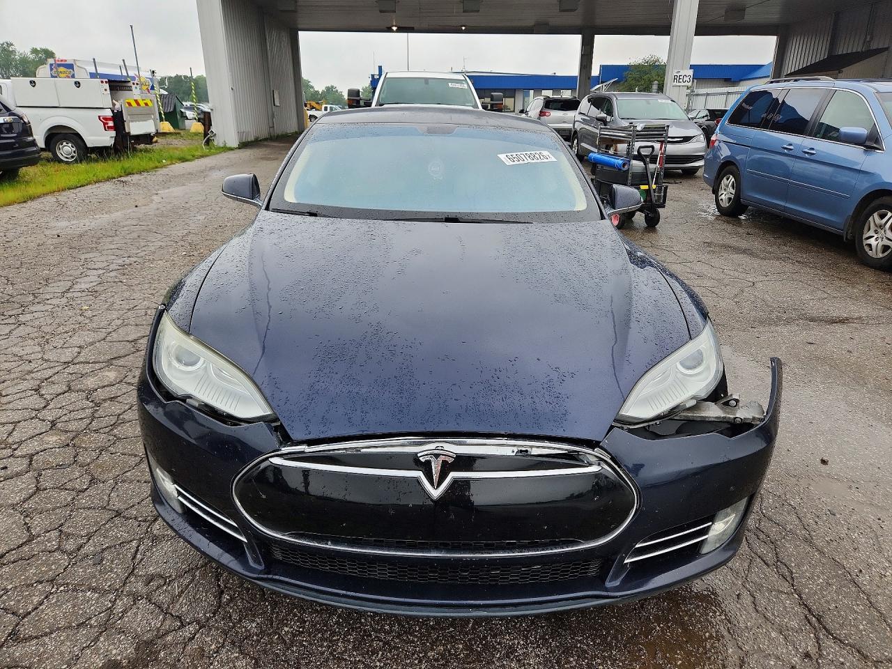 2013 Tesla Model S Blue vin: 5YJSA1AG4DFP08699