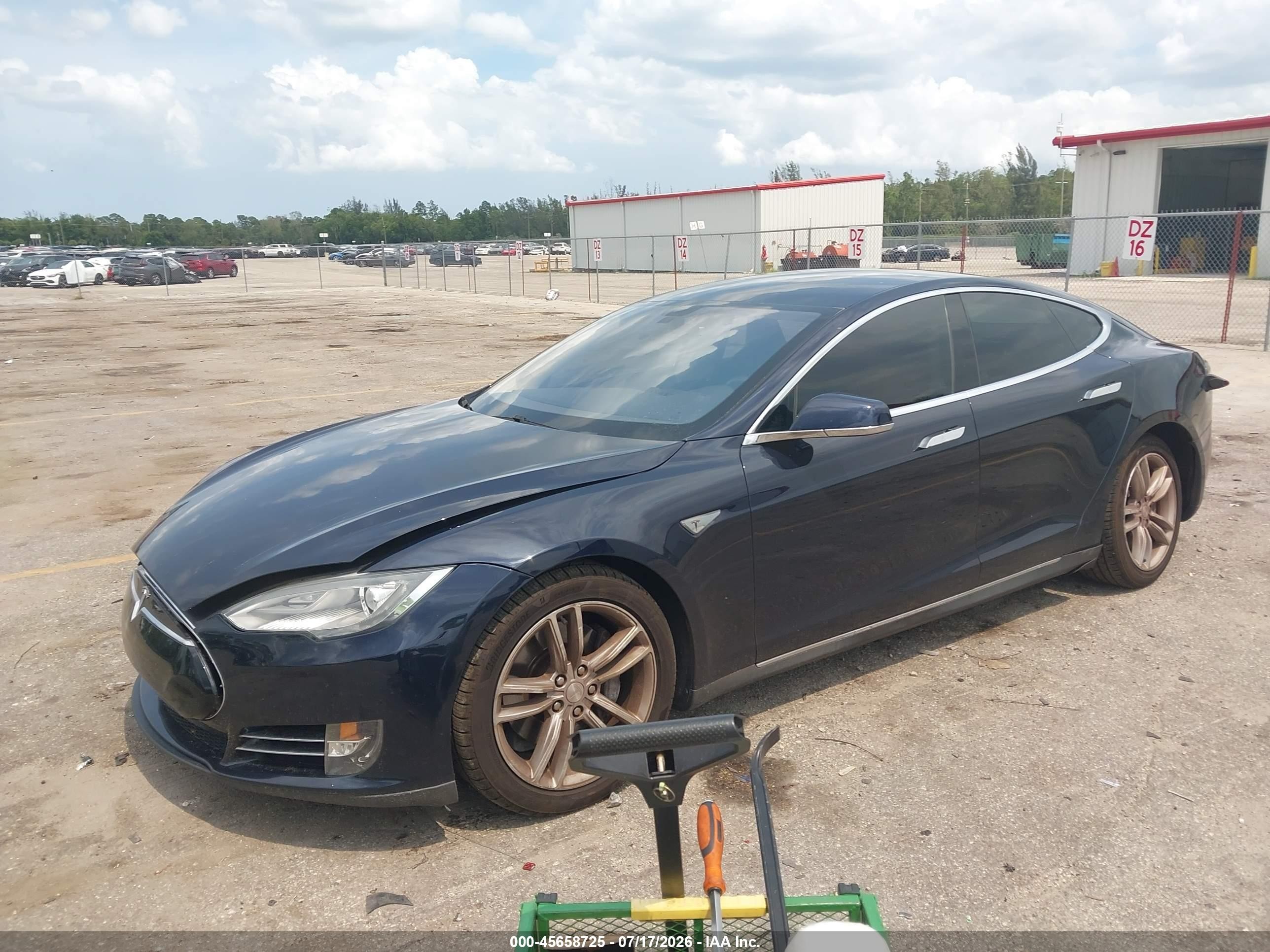 2013 Tesla Model S Navy vin: 5YJSA1AG8DFP11654