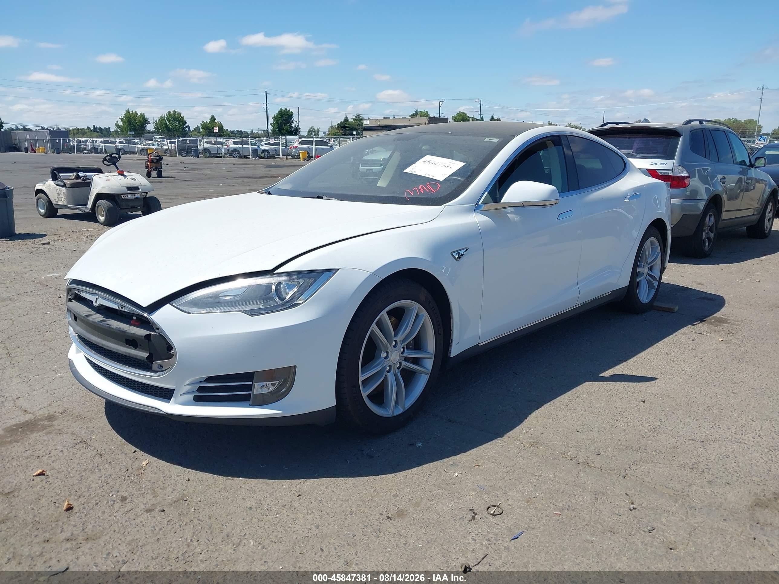 2013 Tesla Model S   White vin: 5YJSA1AG9DFP13414