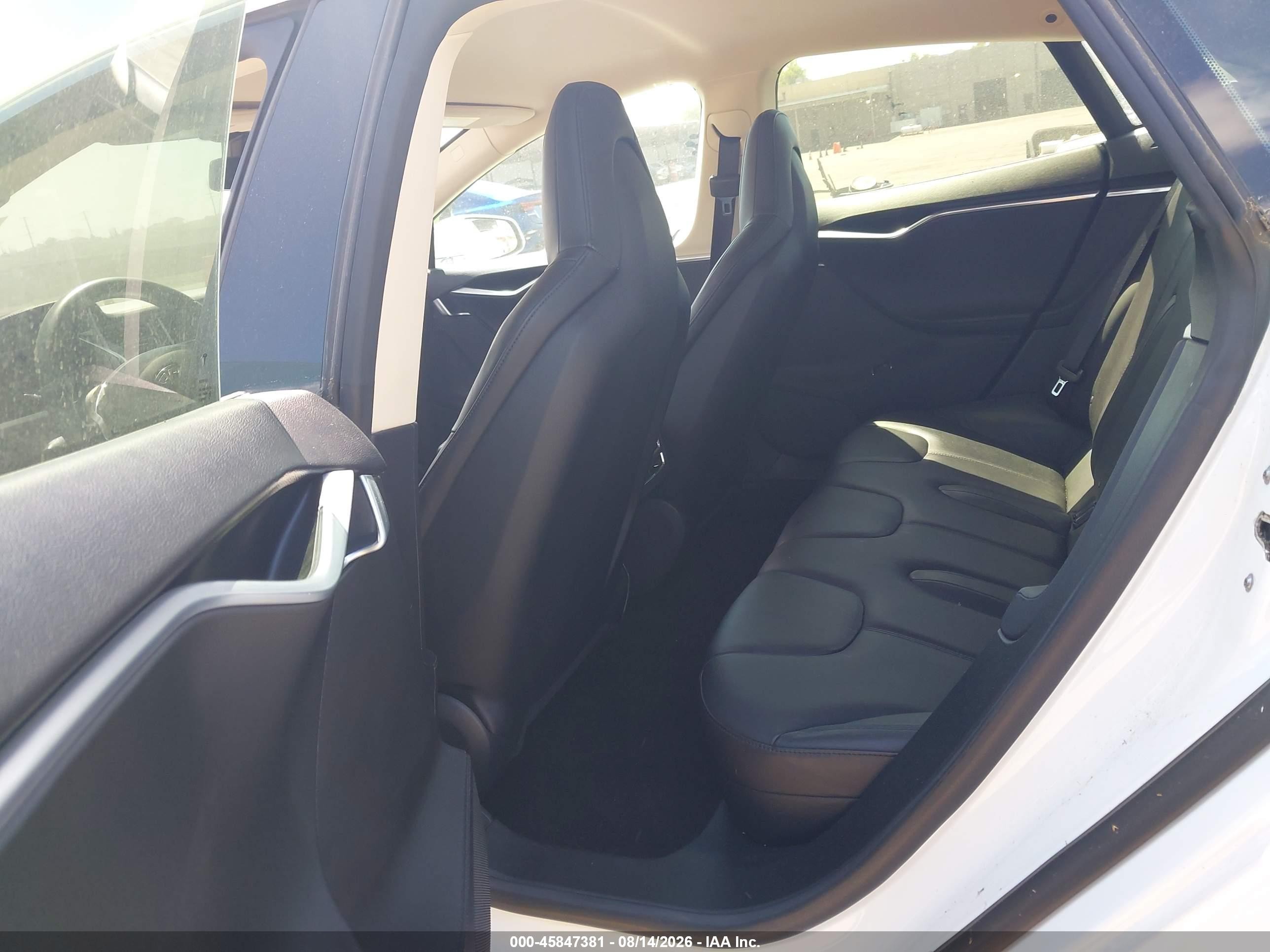 2013 Tesla Model S   White vin: 5YJSA1AG9DFP13414