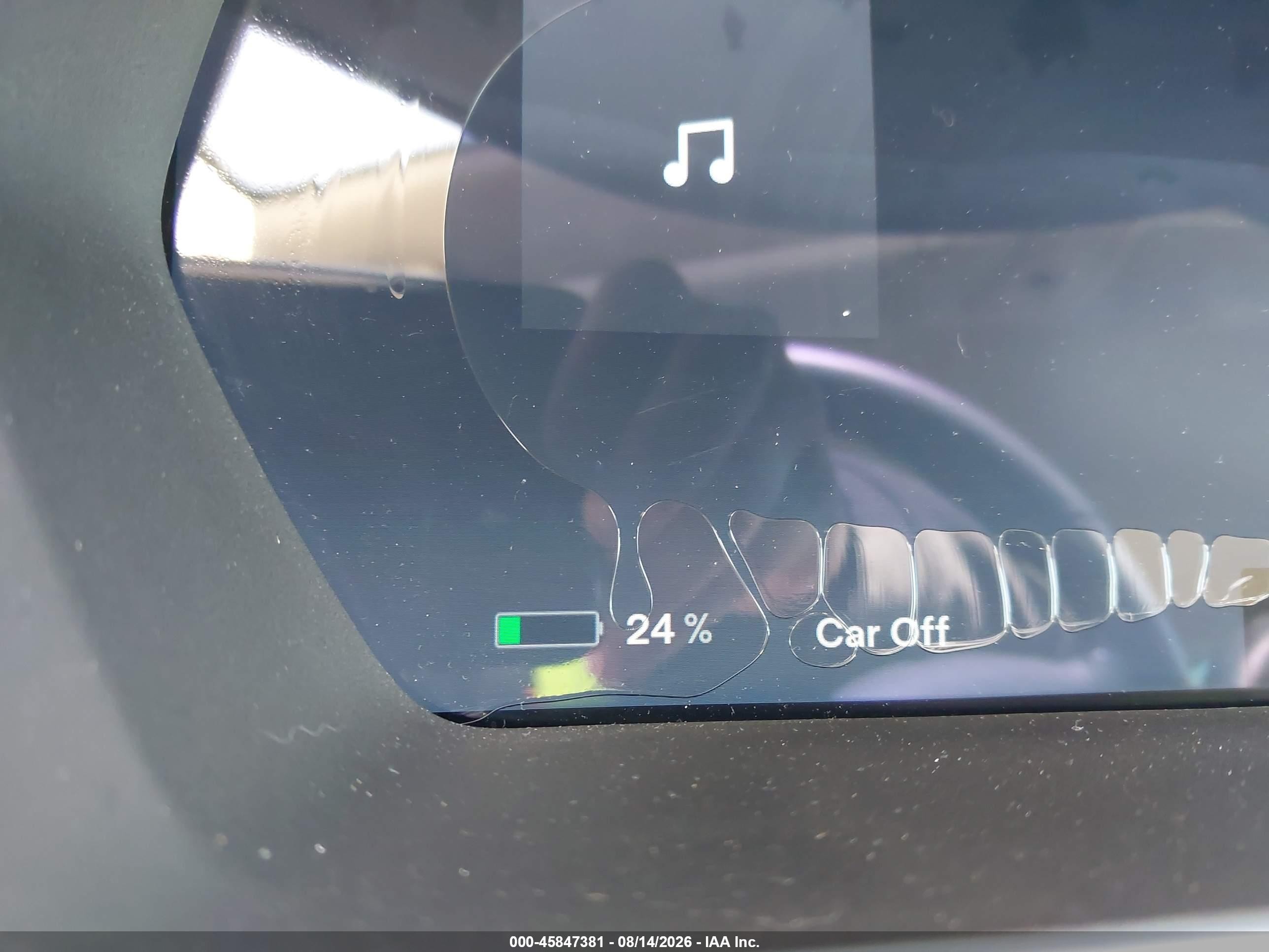2013 Tesla Model S   White vin: 5YJSA1AG9DFP13414