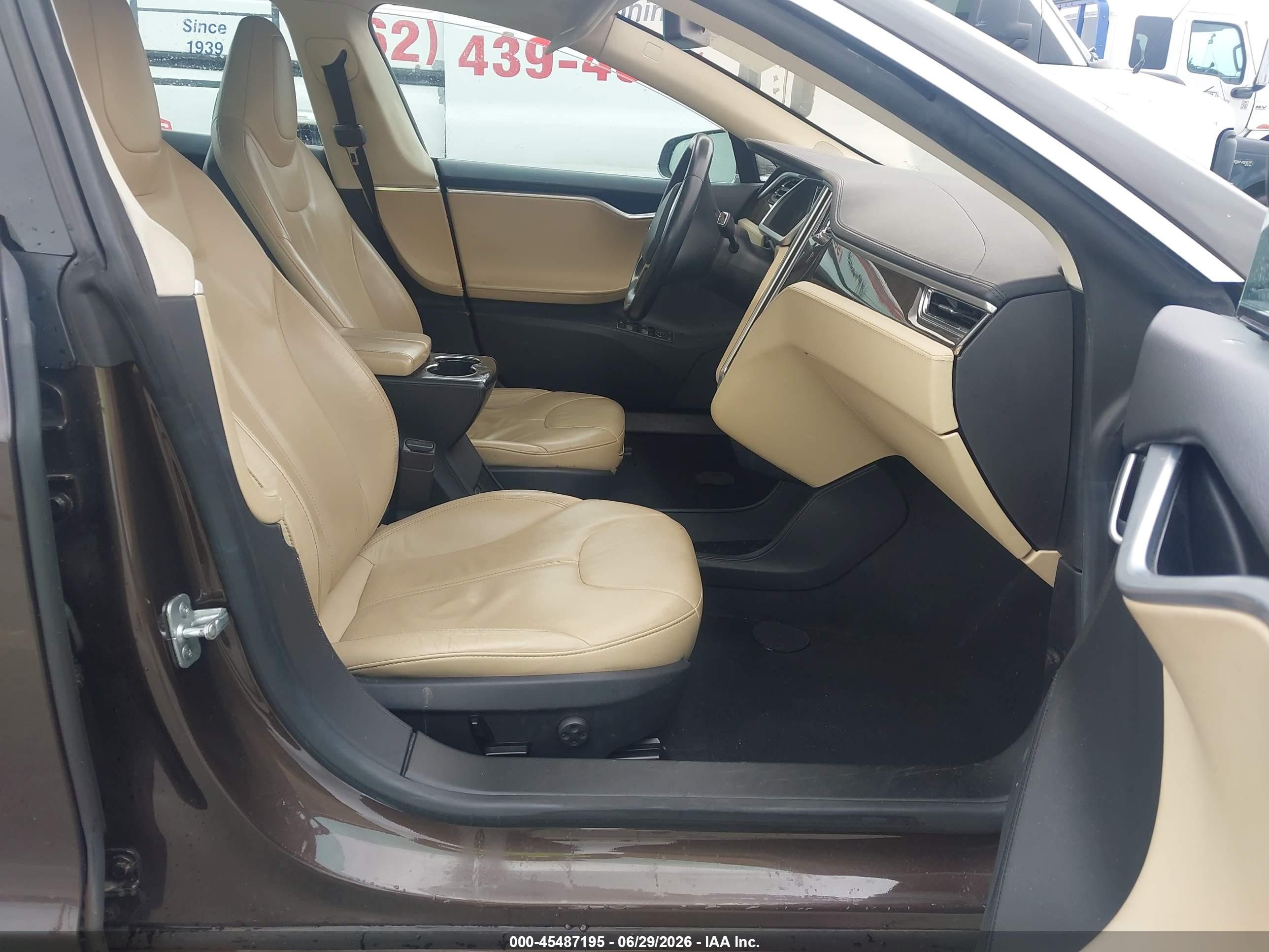 2013 Tesla Model S   Brown vin: 5YJSA1BC8DFP10483