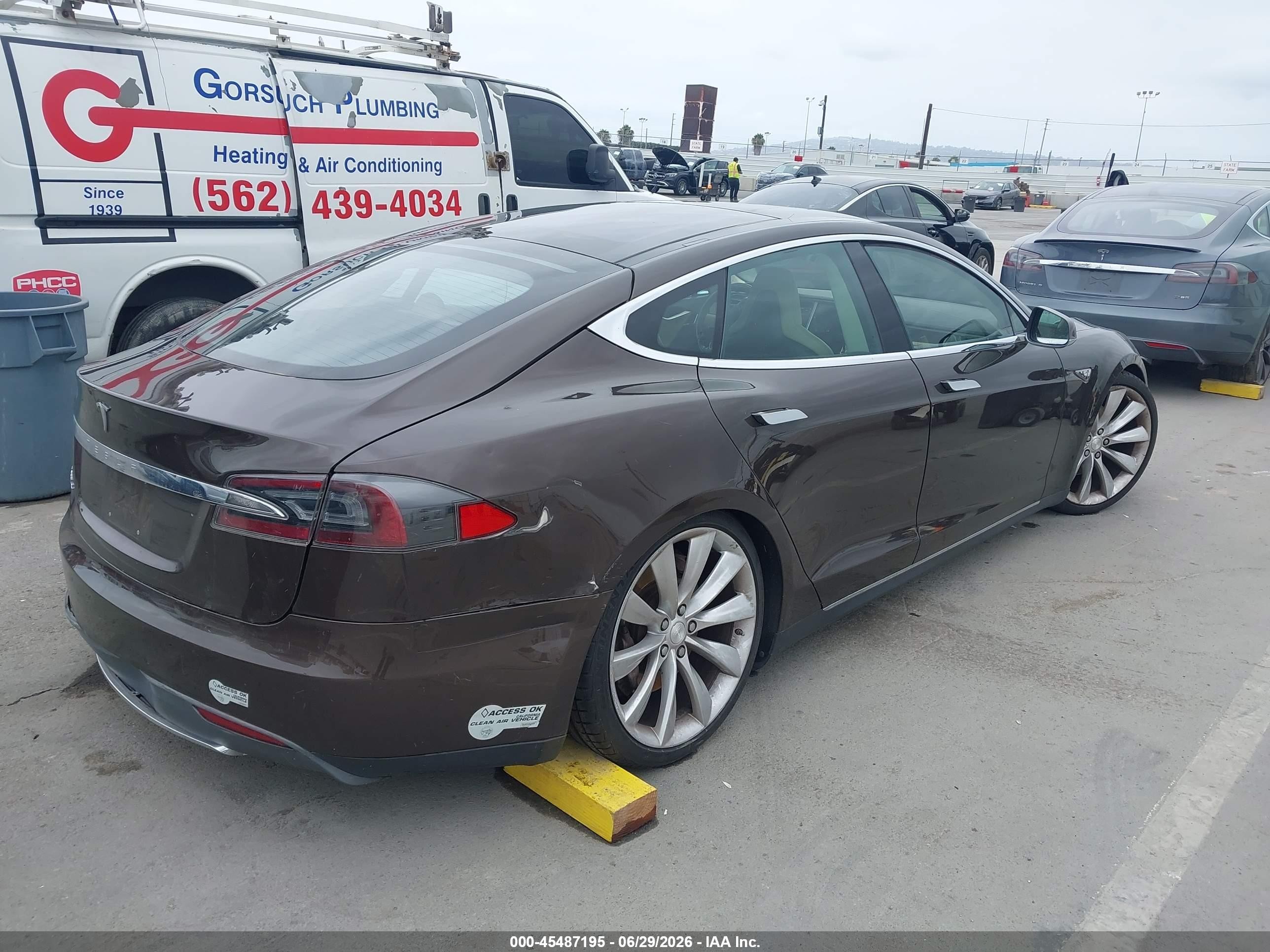 2013 Tesla Model S   Brown vin: 5YJSA1BC8DFP10483