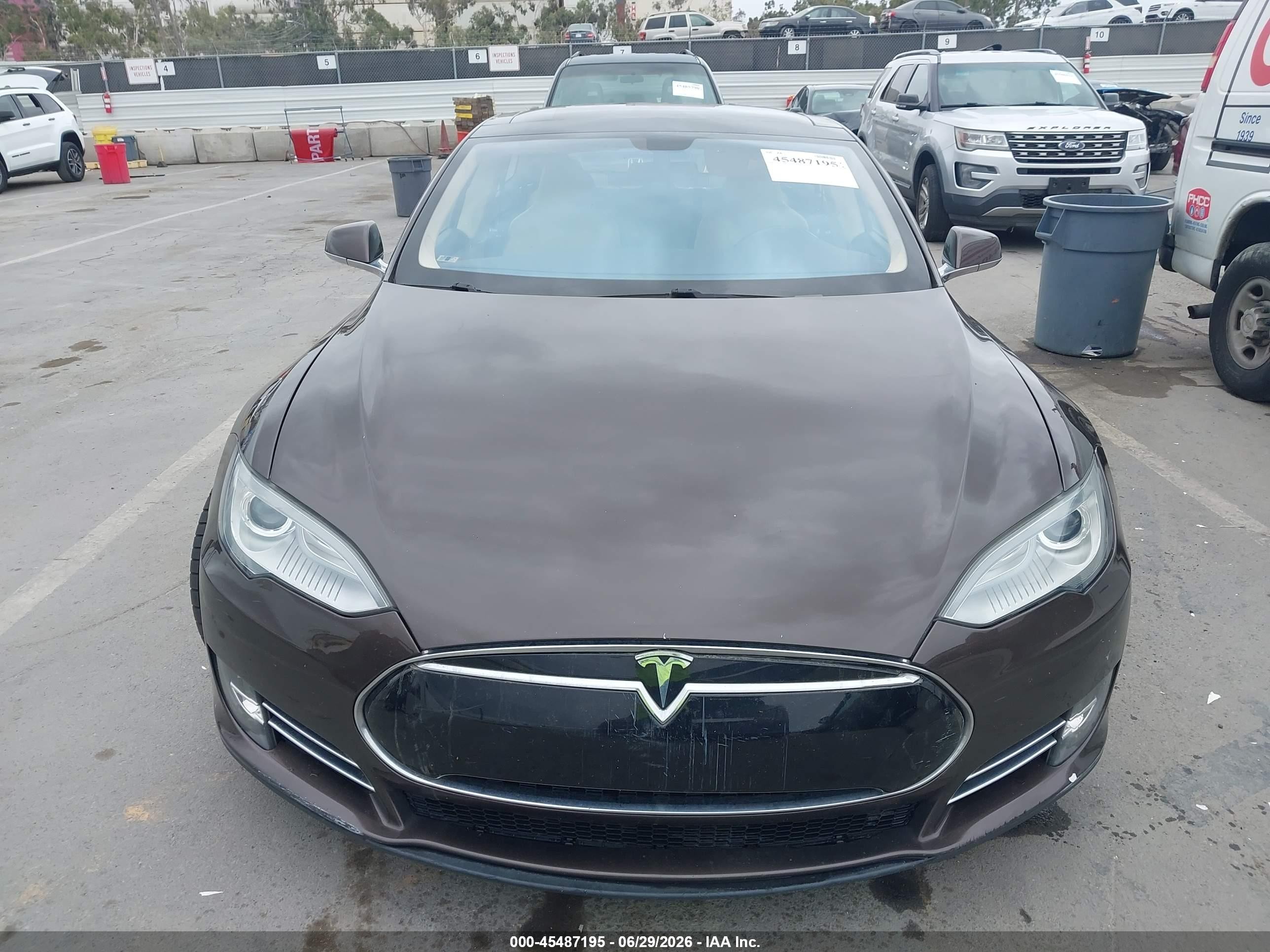 2013 Tesla Model S   Brown vin: 5YJSA1BC8DFP10483