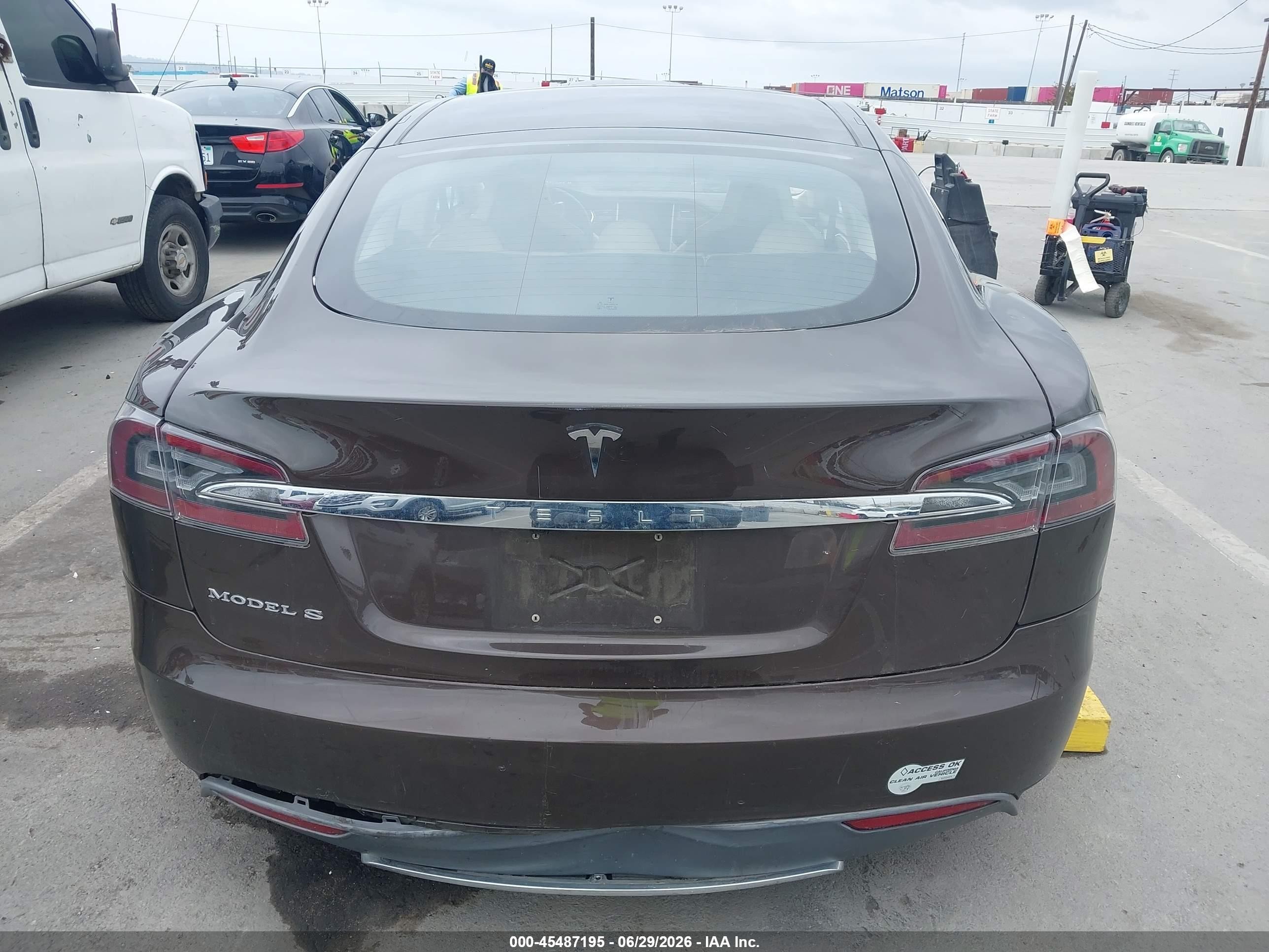 2013 Tesla Model S   Brown vin: 5YJSA1BC8DFP10483