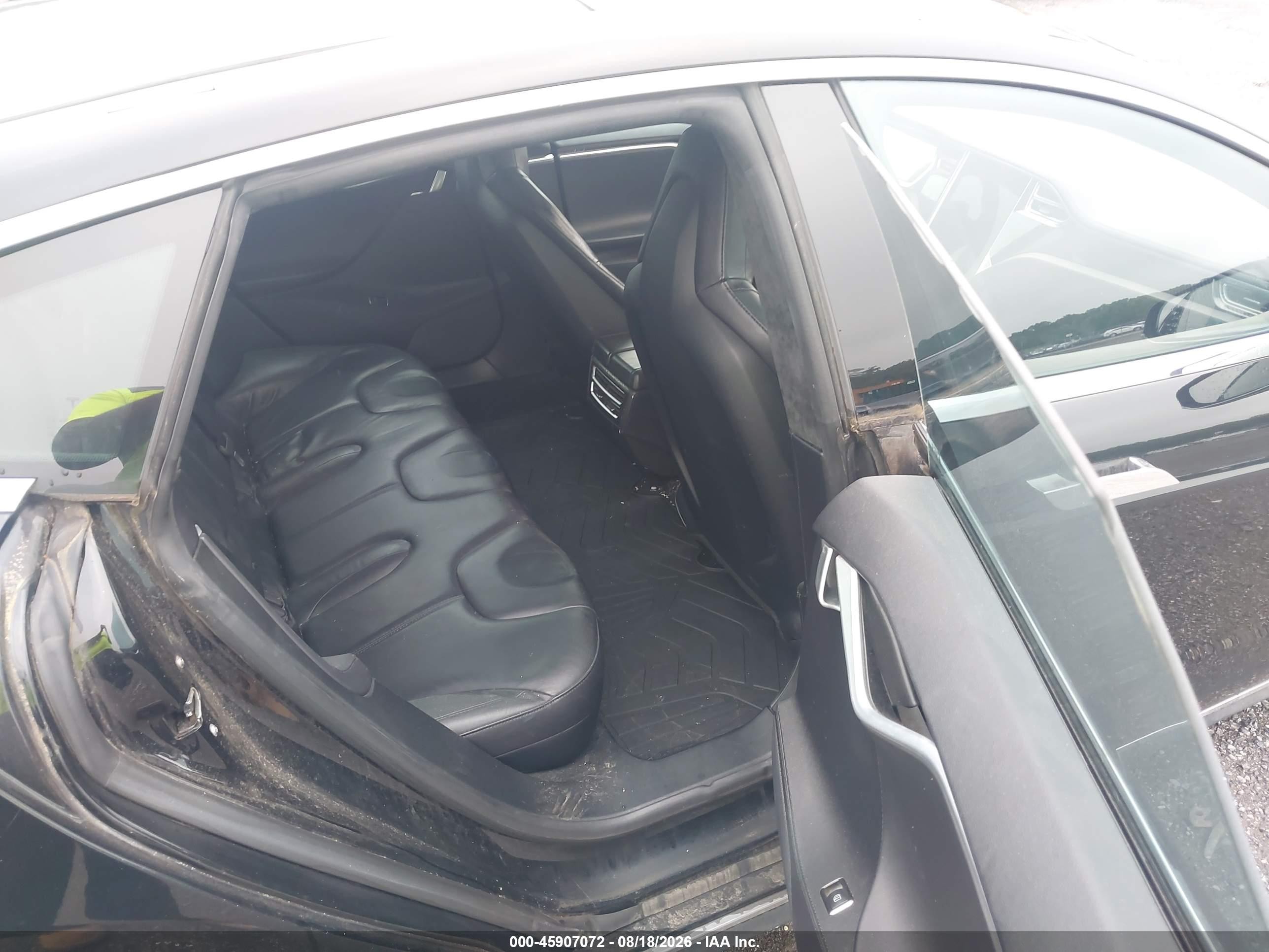 2013 Tesla Model S   Black vin: 5YJSA1CG2DFP14630