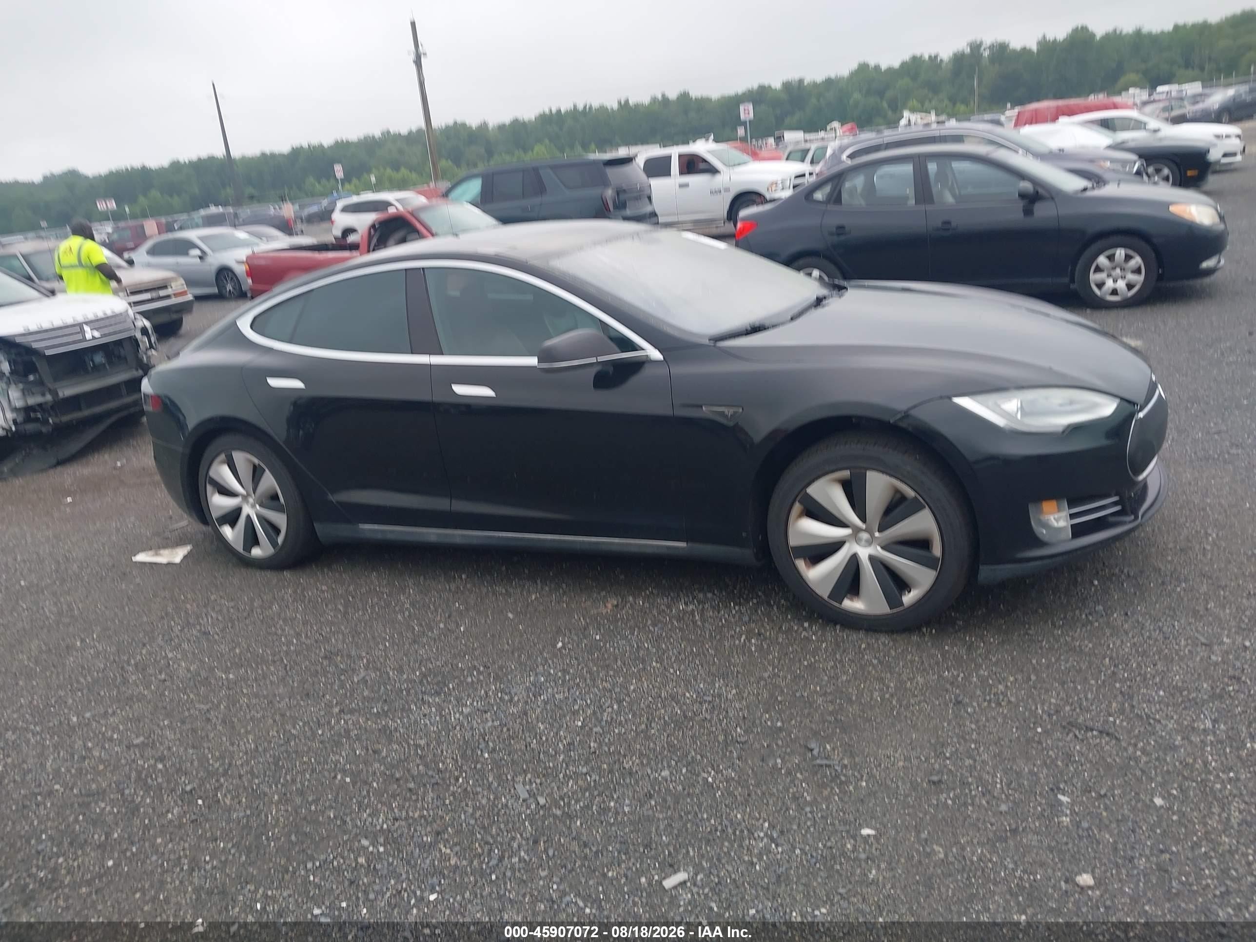 2013 Tesla Model S   Black vin: 5YJSA1CG2DFP14630