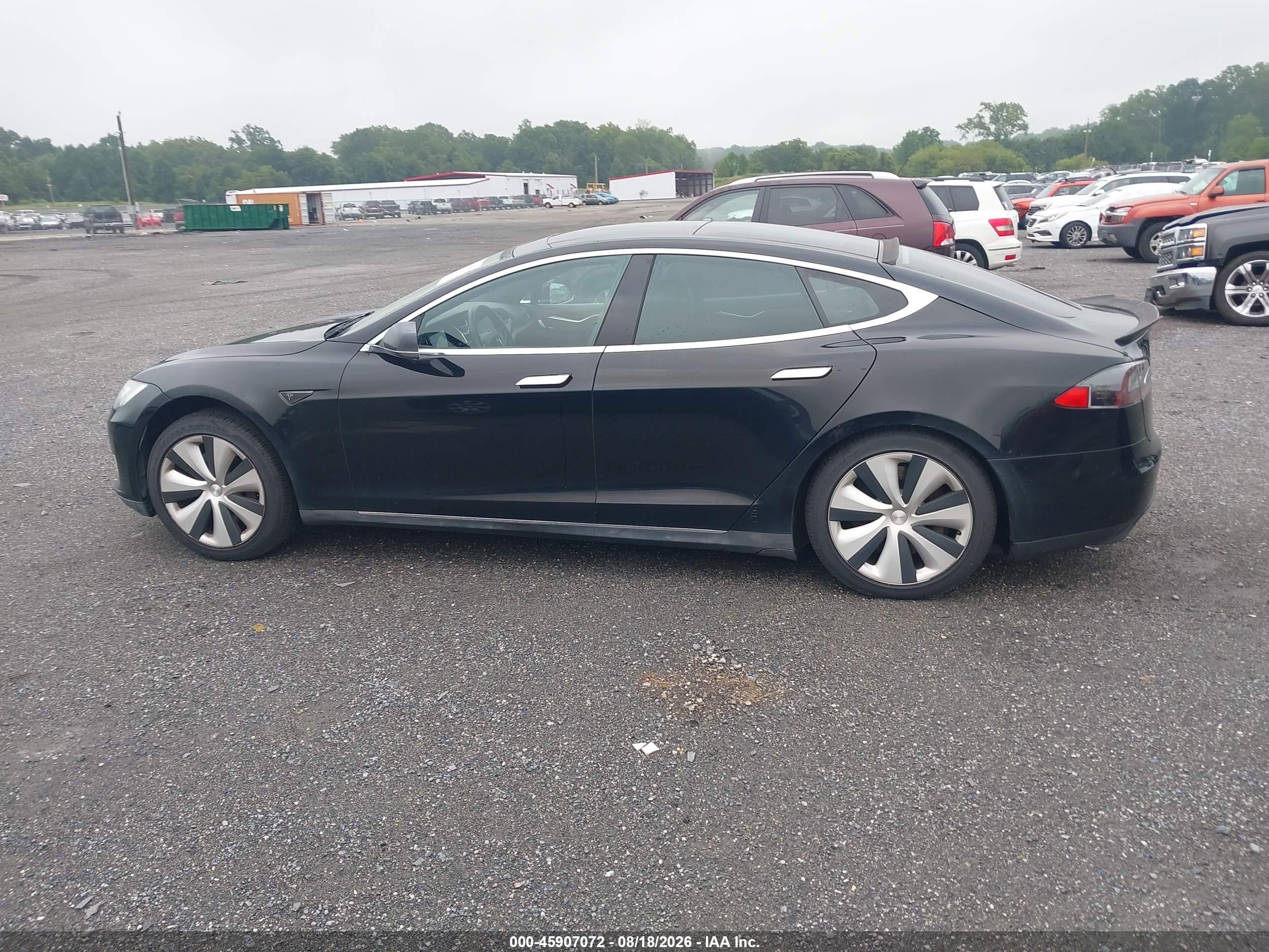 2013 Tesla Model S   Black vin: 5YJSA1CG2DFP14630