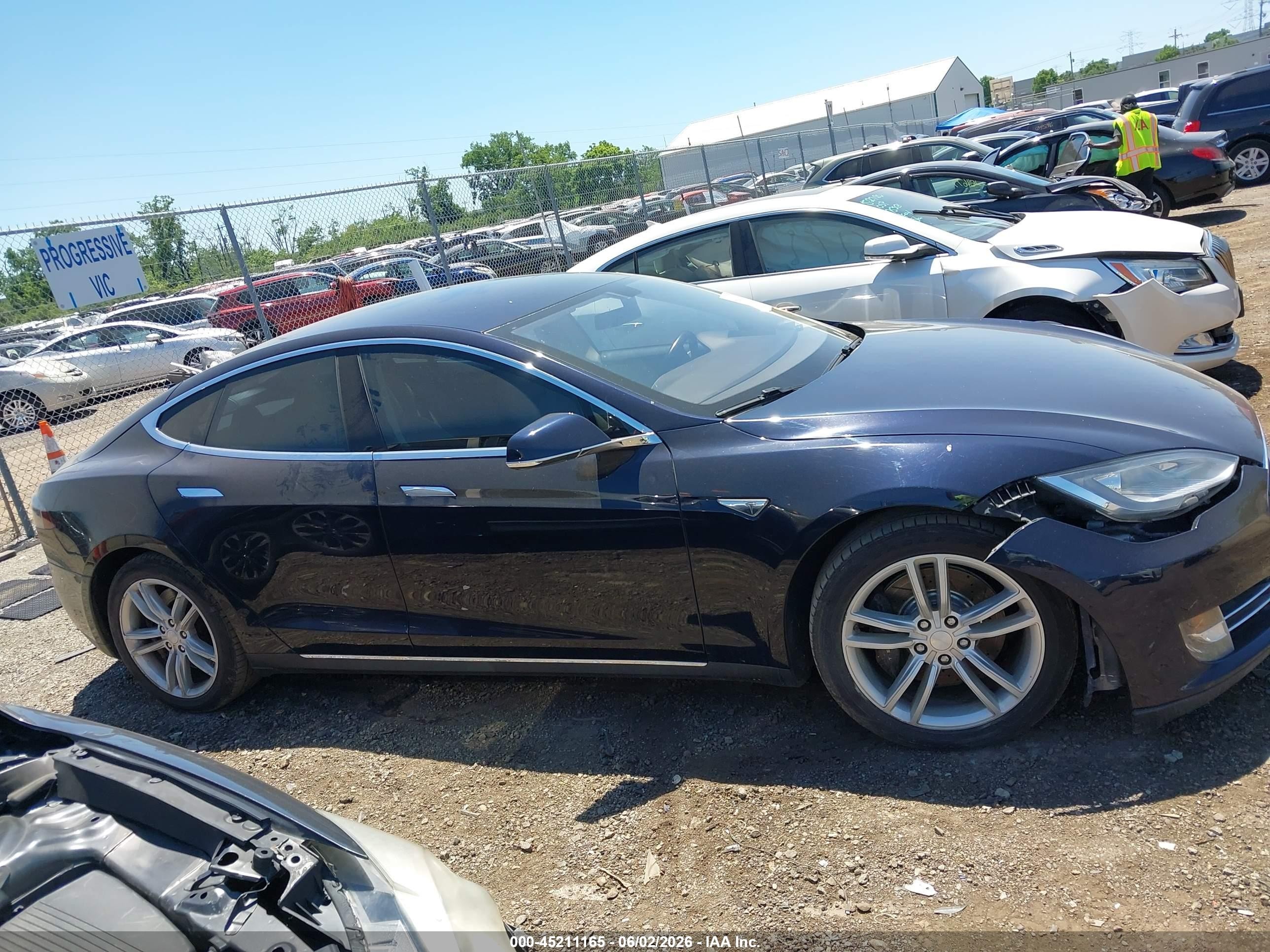 2013 Tesla Model S   Dark Blue vin: 5YJSA1CG2DFP14689
