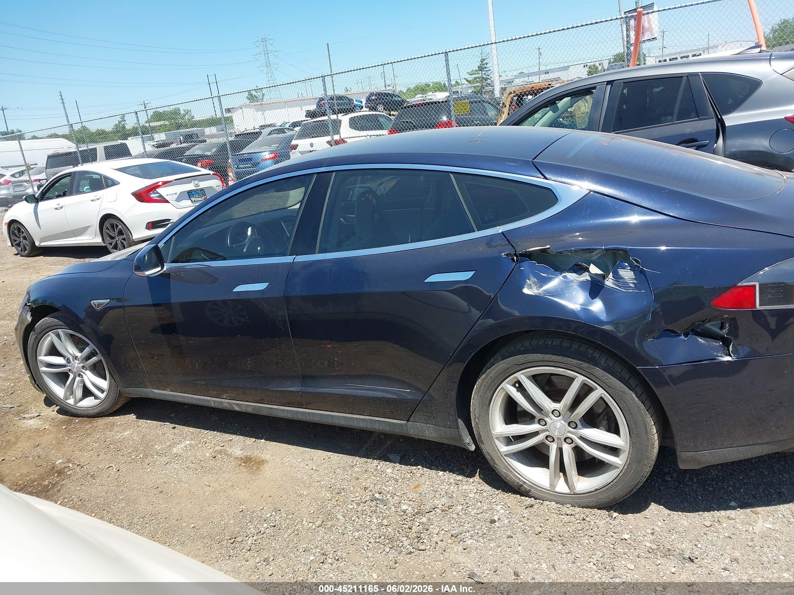 2013 Tesla Model S   Dark Blue vin: 5YJSA1CG2DFP14689