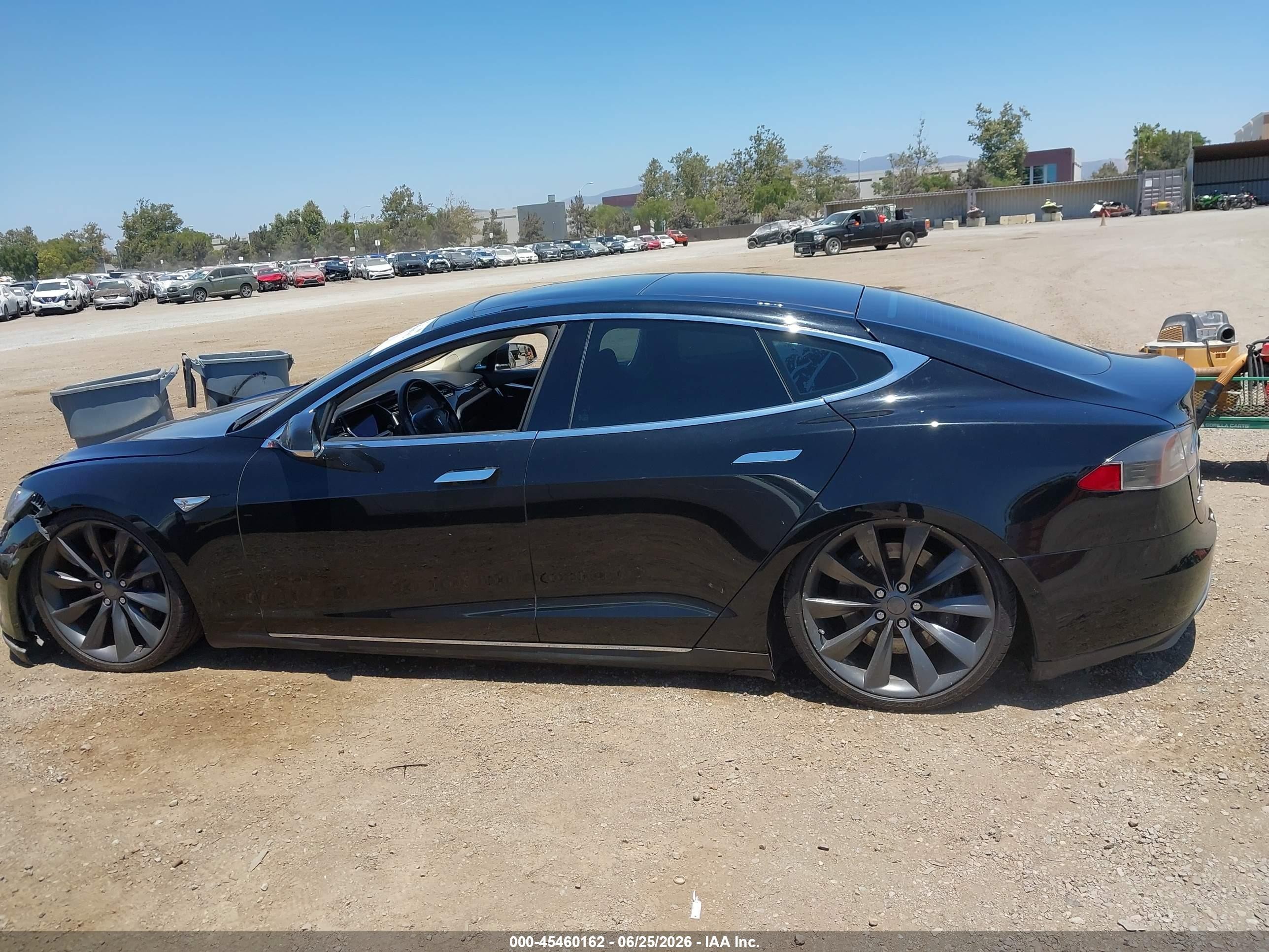 2013 Tesla Model S   Black vin: 5YJSA1CG2DFP20699