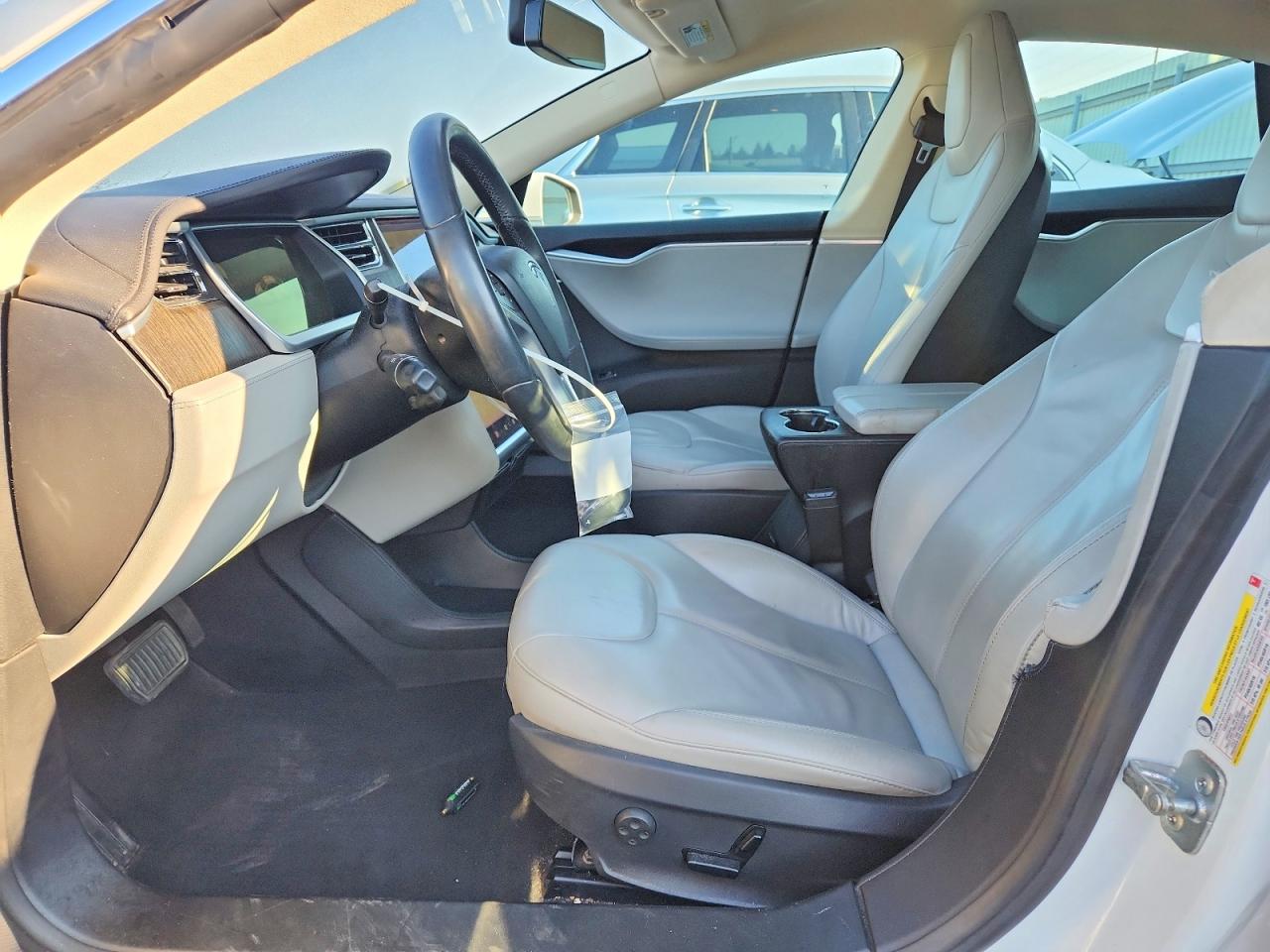 2013 Tesla Model S White vin: 5YJSA1CG3DFP03636