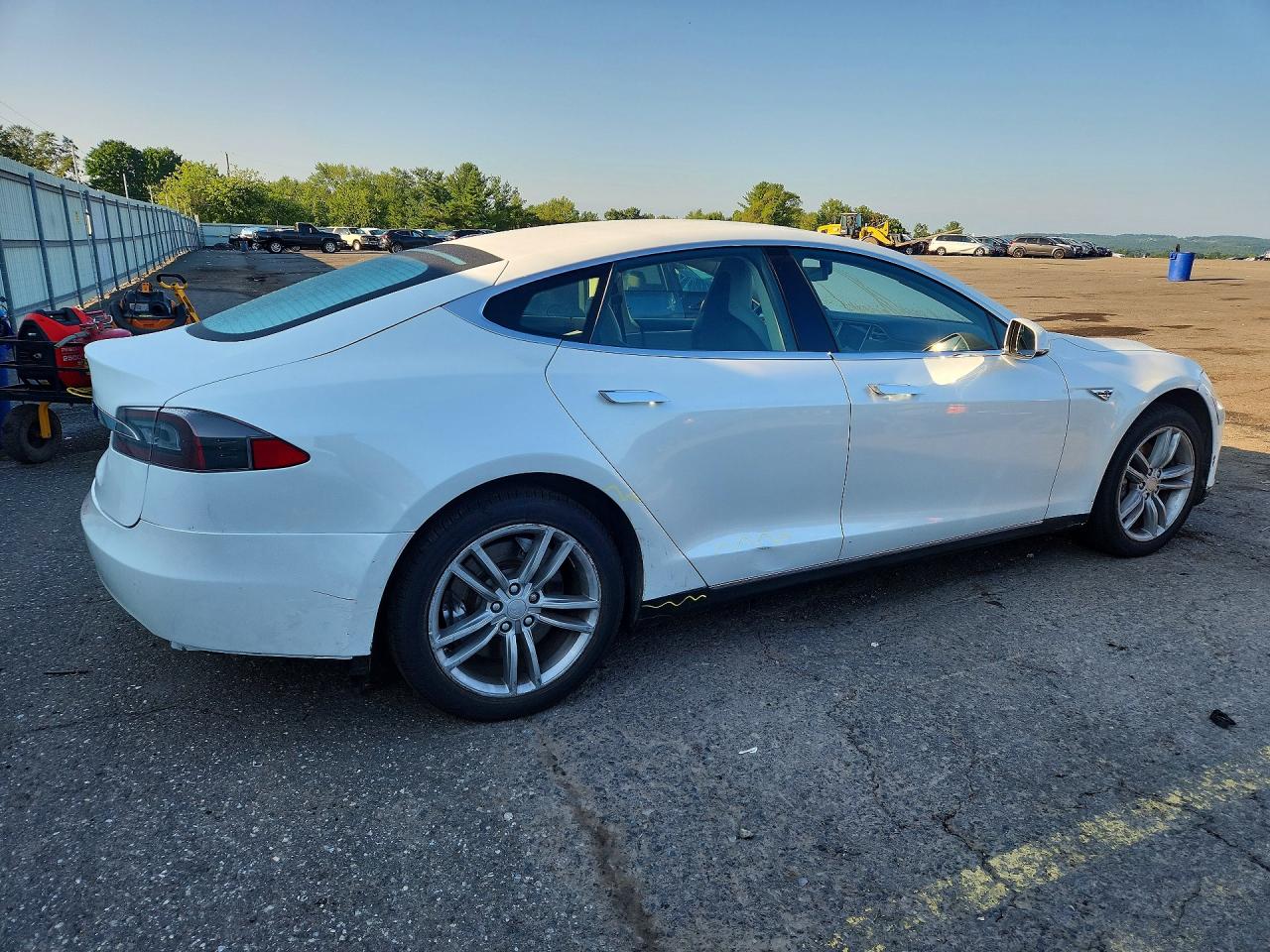 2013 Tesla Model S White vin: 5YJSA1CG3DFP03636