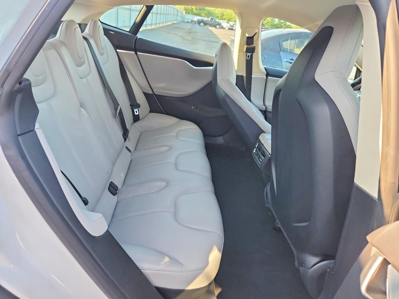 2013 Tesla Model S White vin: 5YJSA1CG3DFP03636