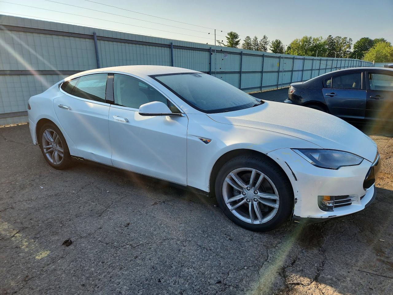 2013 Tesla Model S White vin: 5YJSA1CG3DFP03636