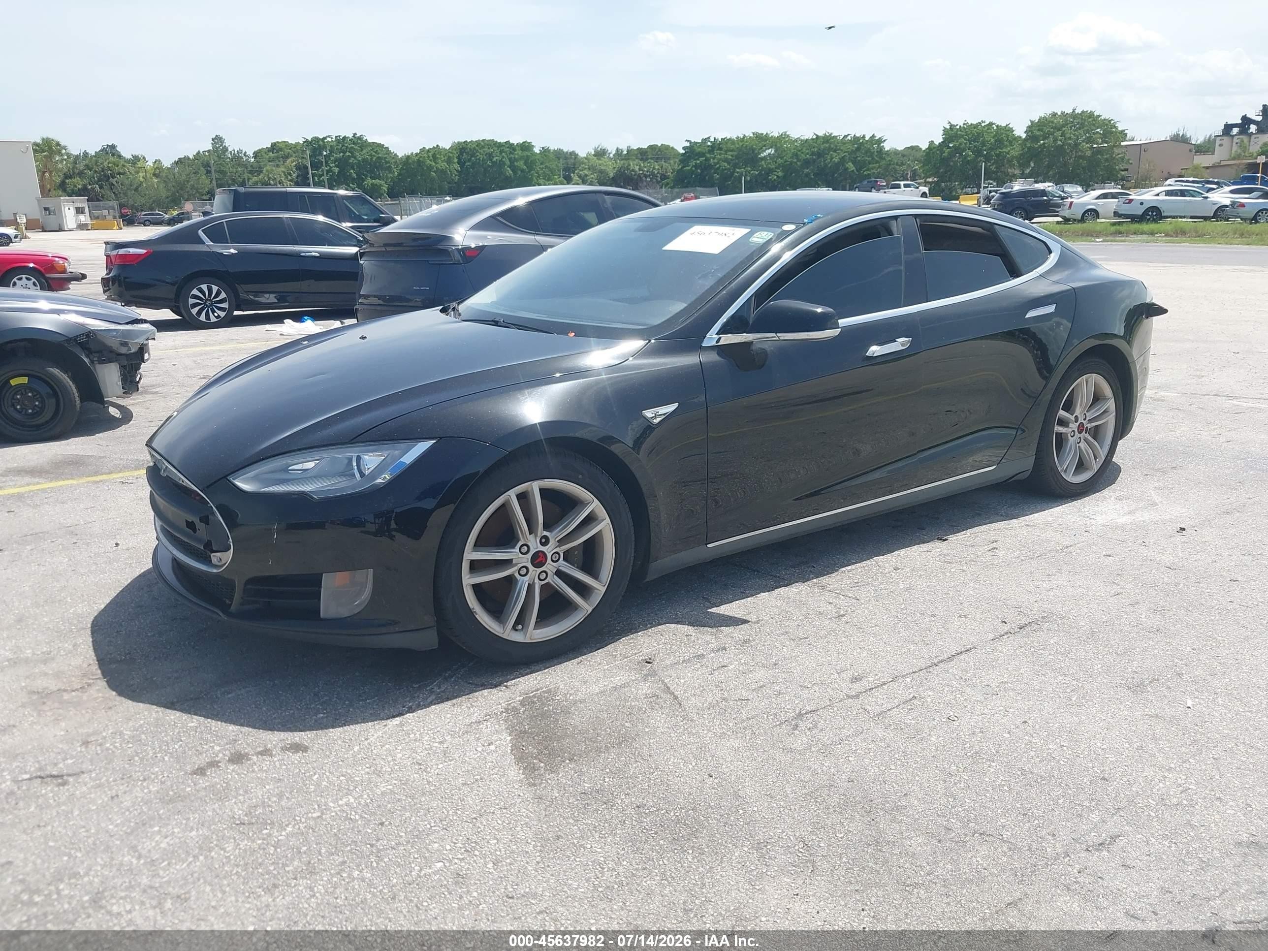 2013 Tesla Model S   Black vin: 5YJSA1CG3DFP24860