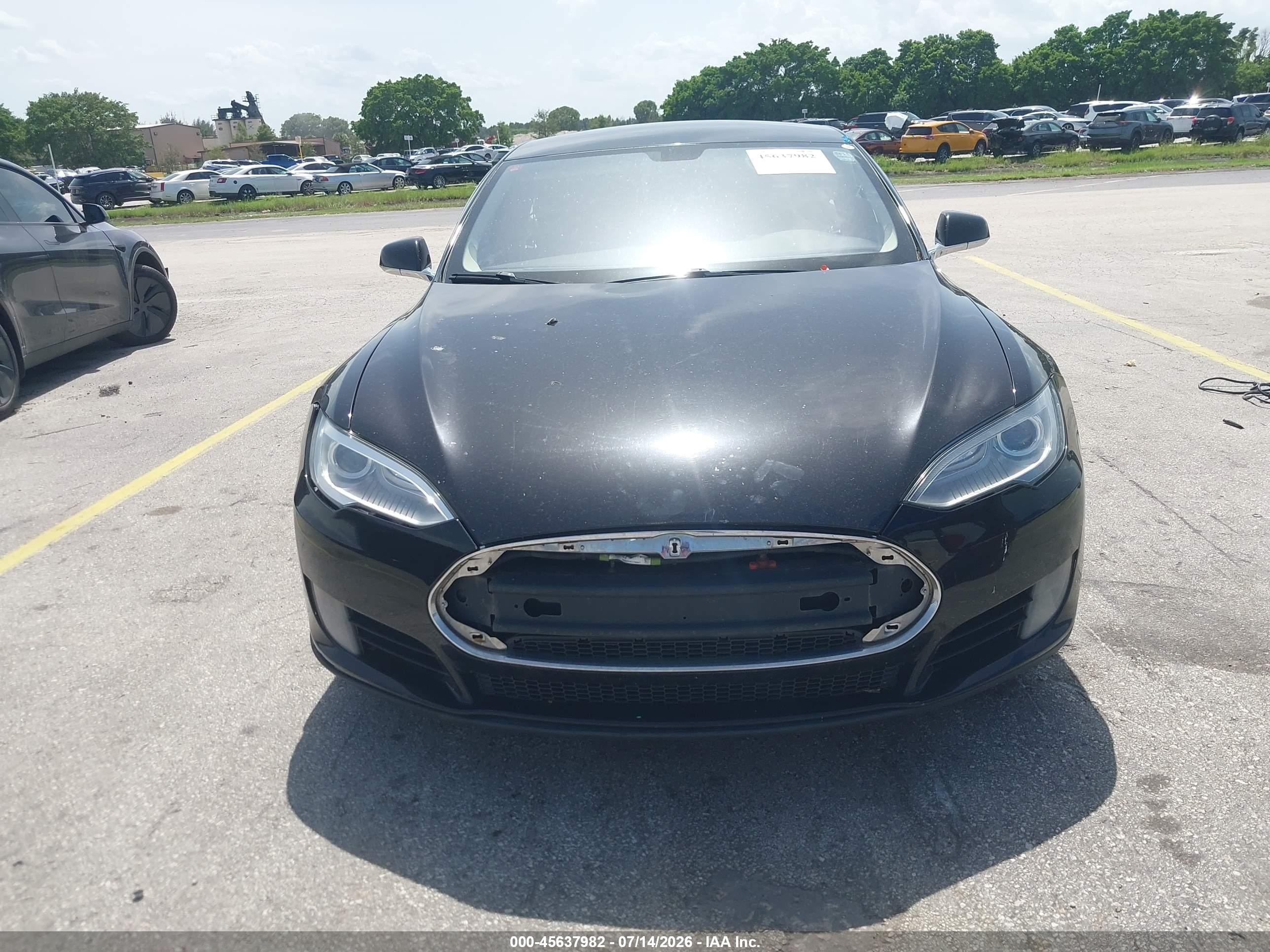 2013 Tesla Model S   Black vin: 5YJSA1CG3DFP24860