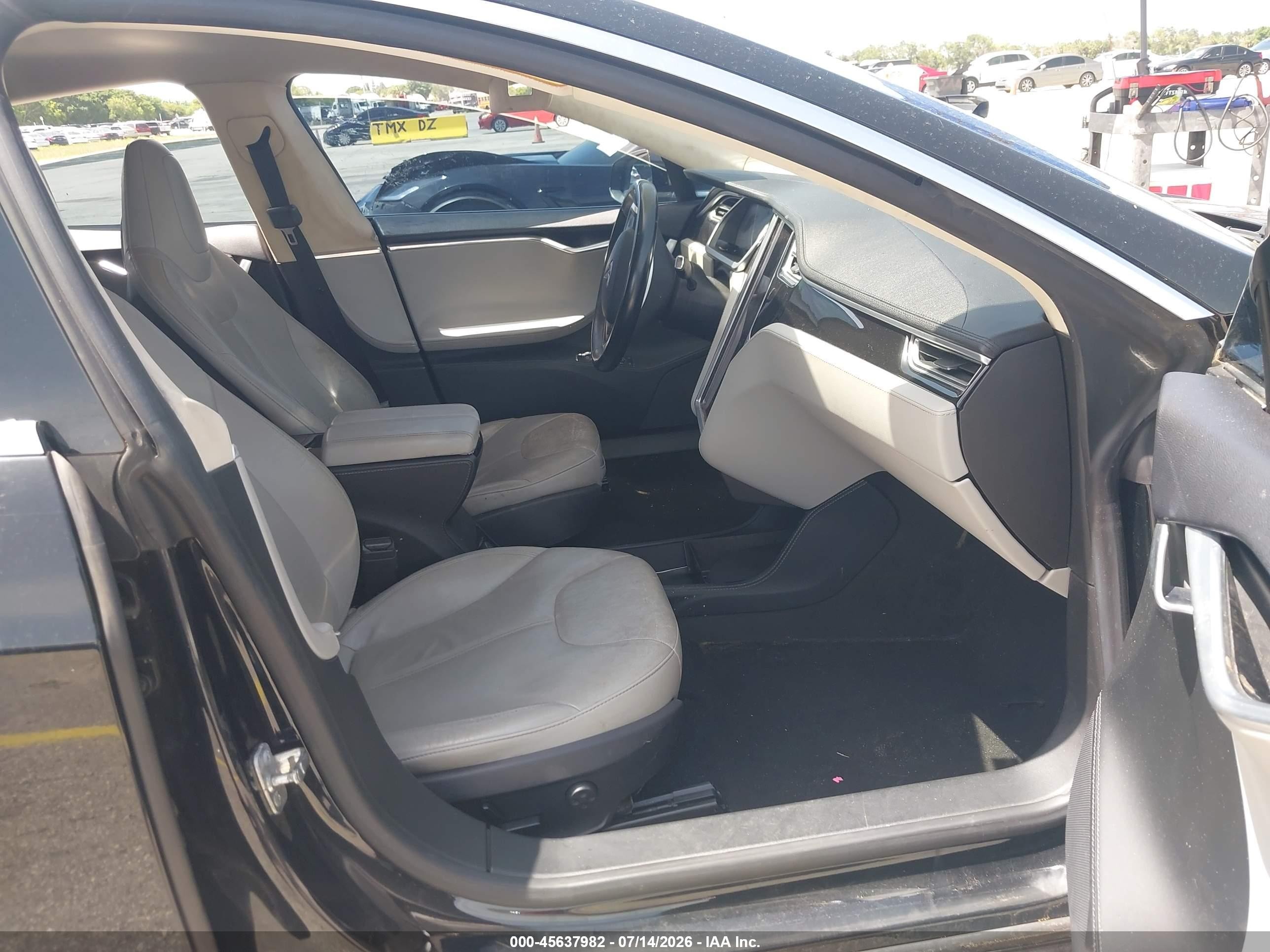 2013 Tesla Model S   Black vin: 5YJSA1CG3DFP24860