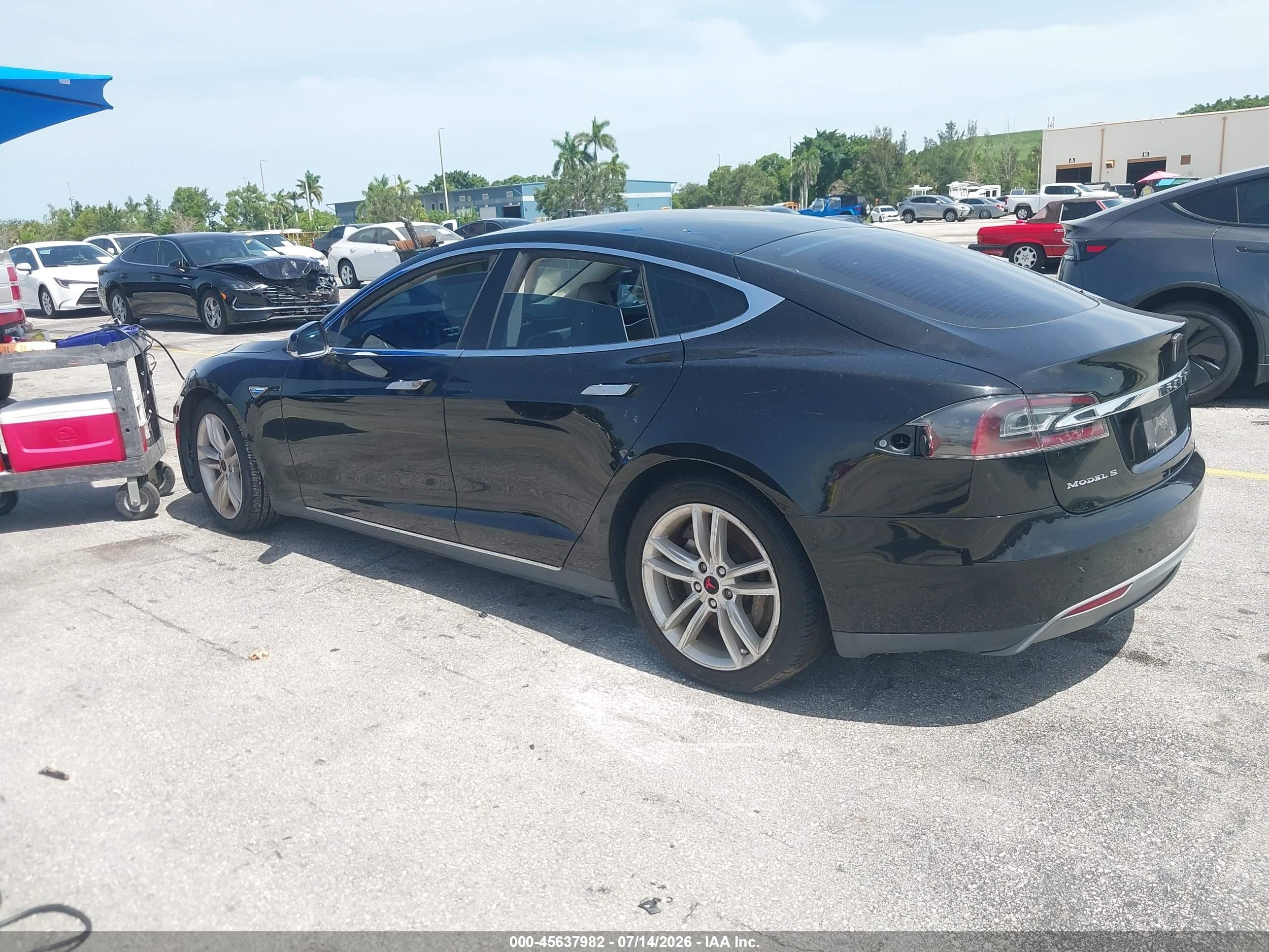 2013 Tesla Model S   Black vin: 5YJSA1CG3DFP24860