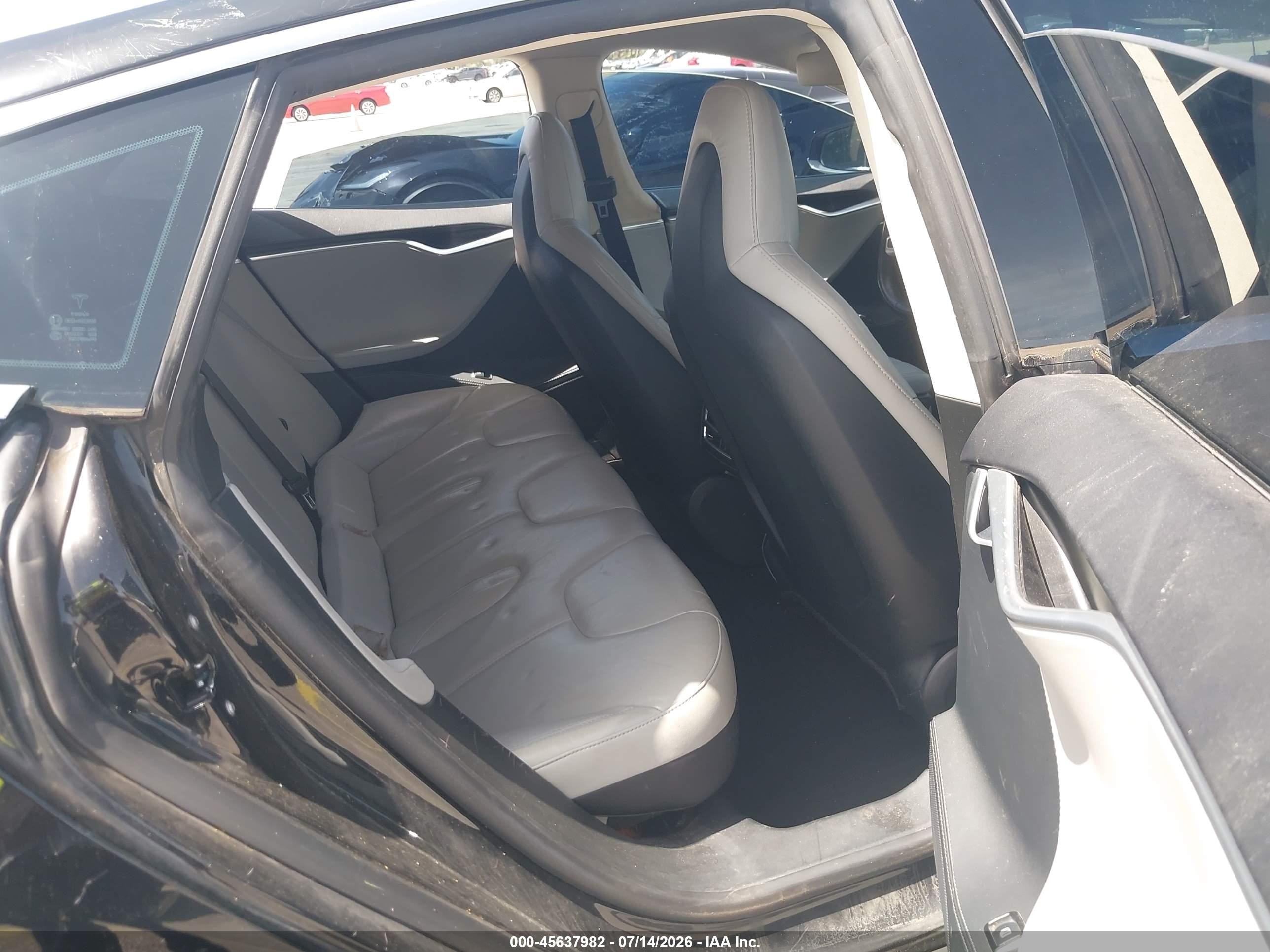2013 Tesla Model S   Black vin: 5YJSA1CG3DFP24860