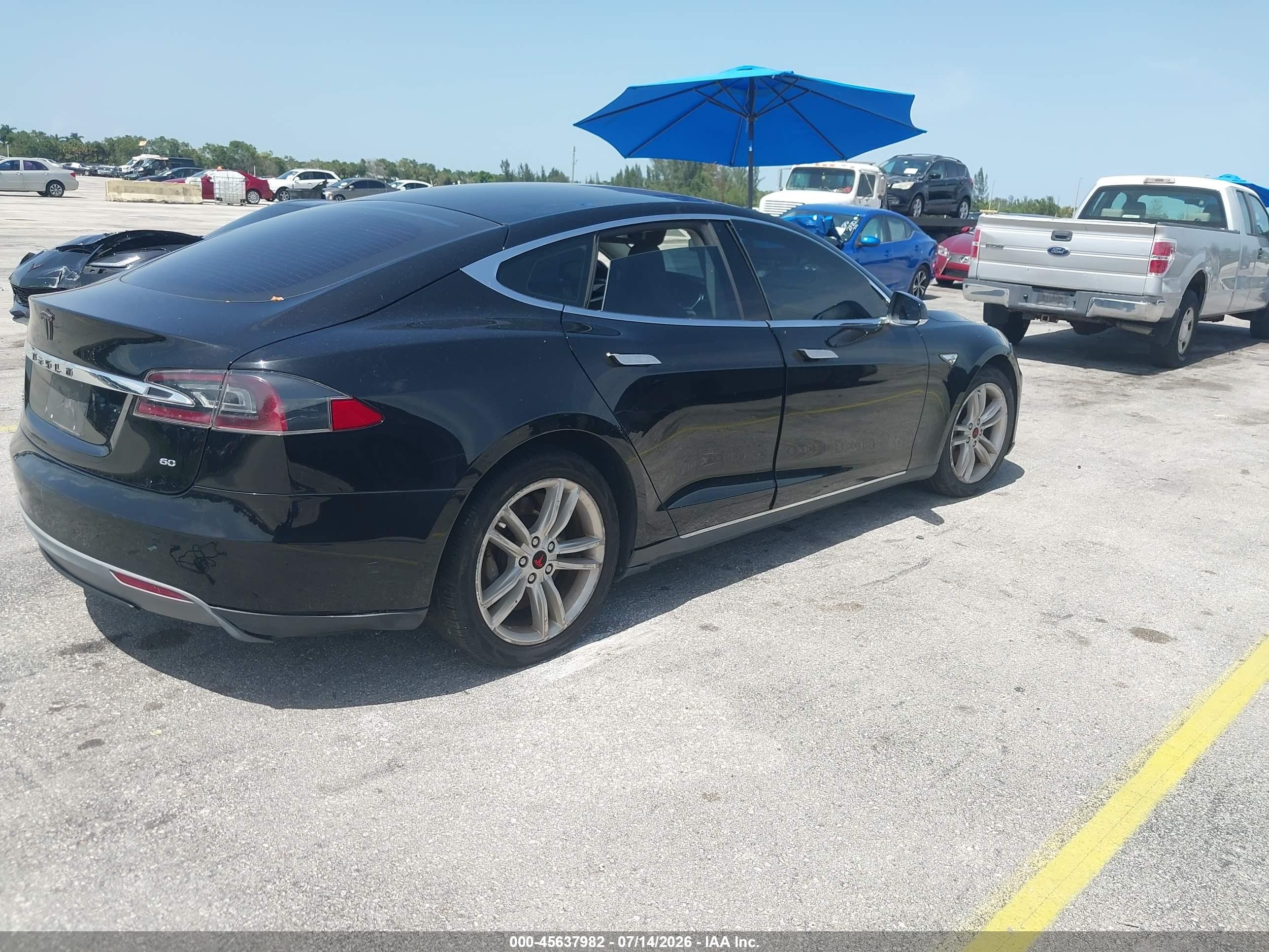 2013 Tesla Model S   Black vin: 5YJSA1CG3DFP24860
