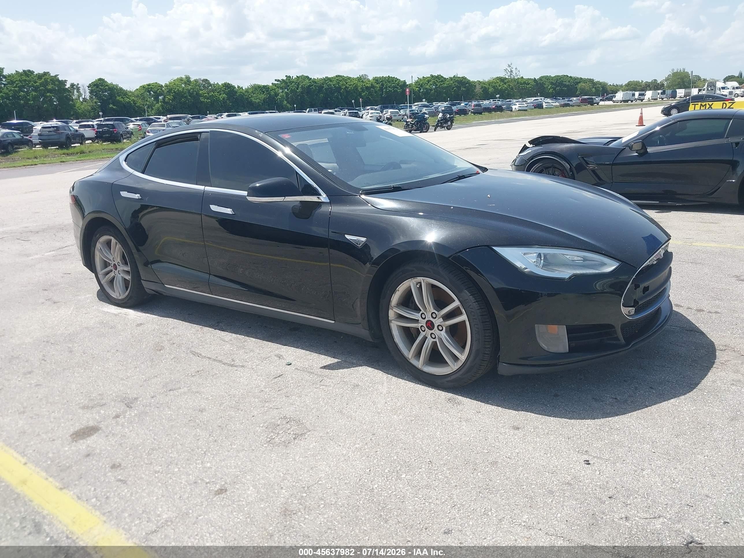2013 Tesla Model S   Black vin: 5YJSA1CG3DFP24860
