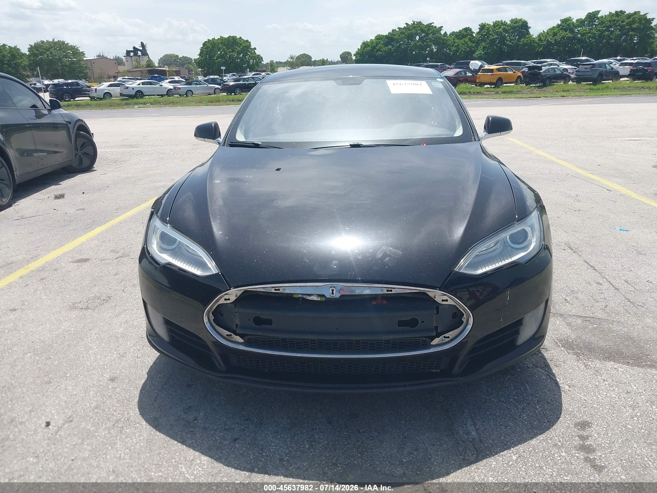 2013 Tesla Model S   Black vin: 5YJSA1CG3DFP24860
