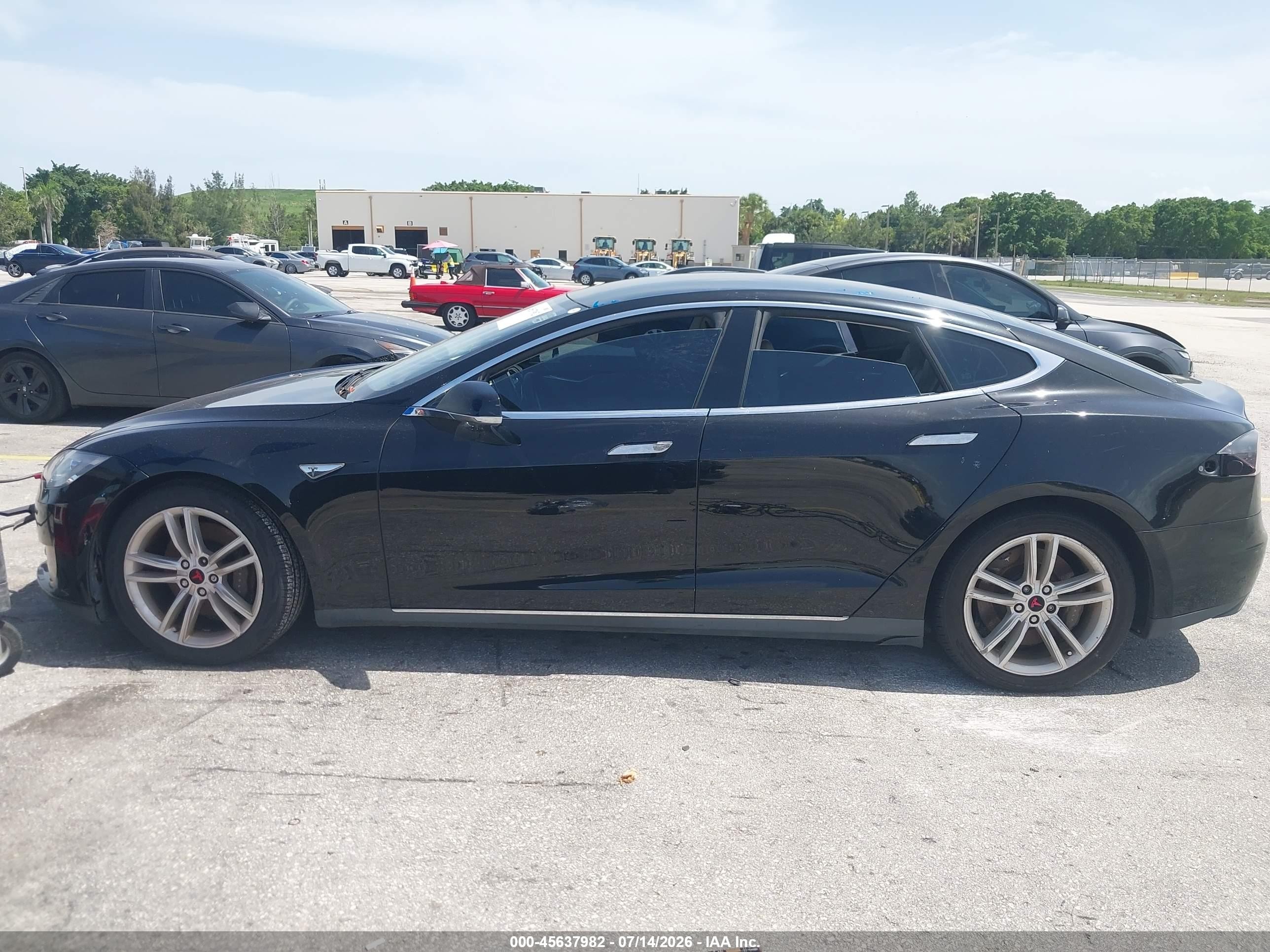 2013 Tesla Model S   Black vin: 5YJSA1CG3DFP24860