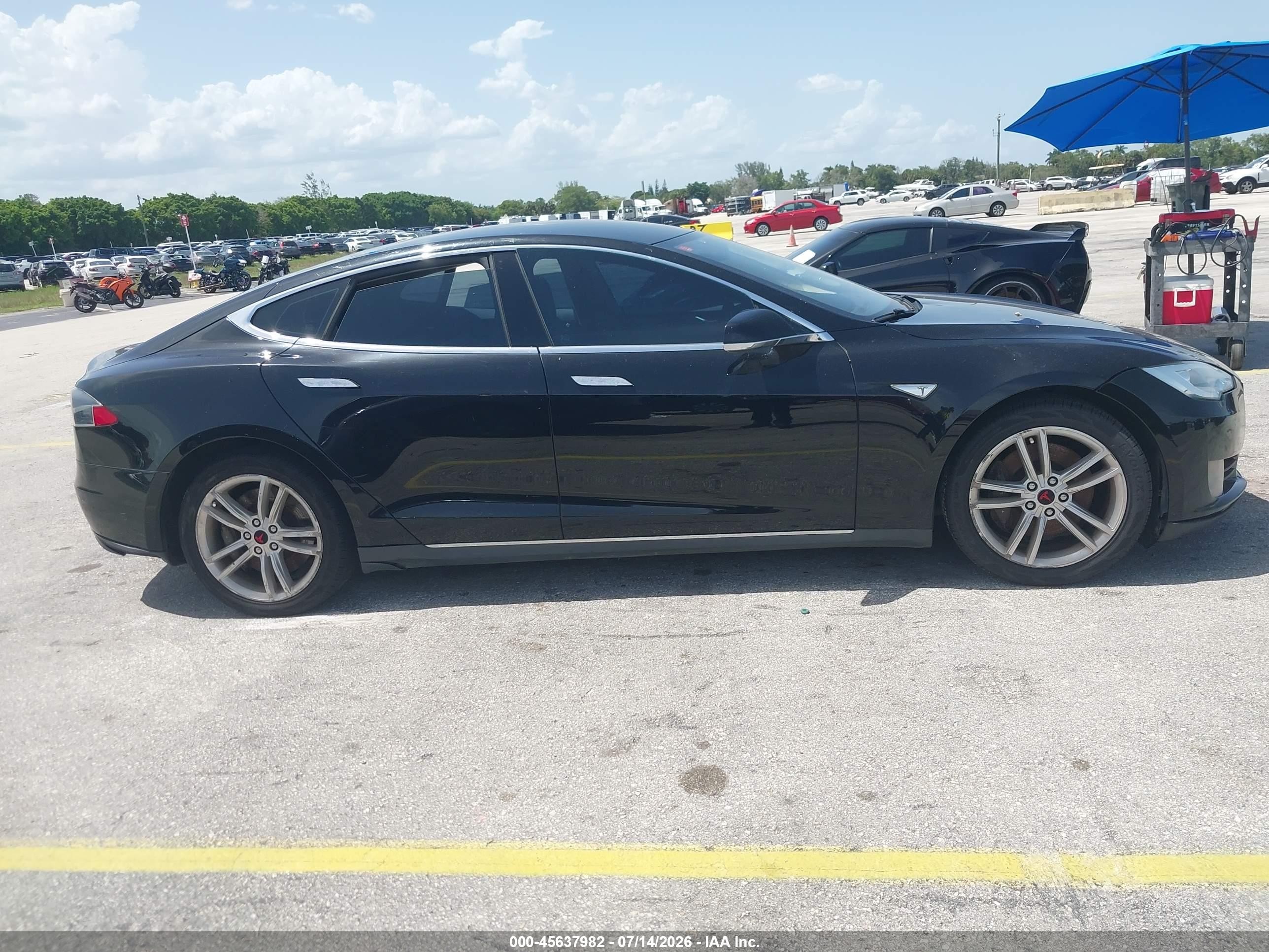 2013 Tesla Model S   Black vin: 5YJSA1CG3DFP24860