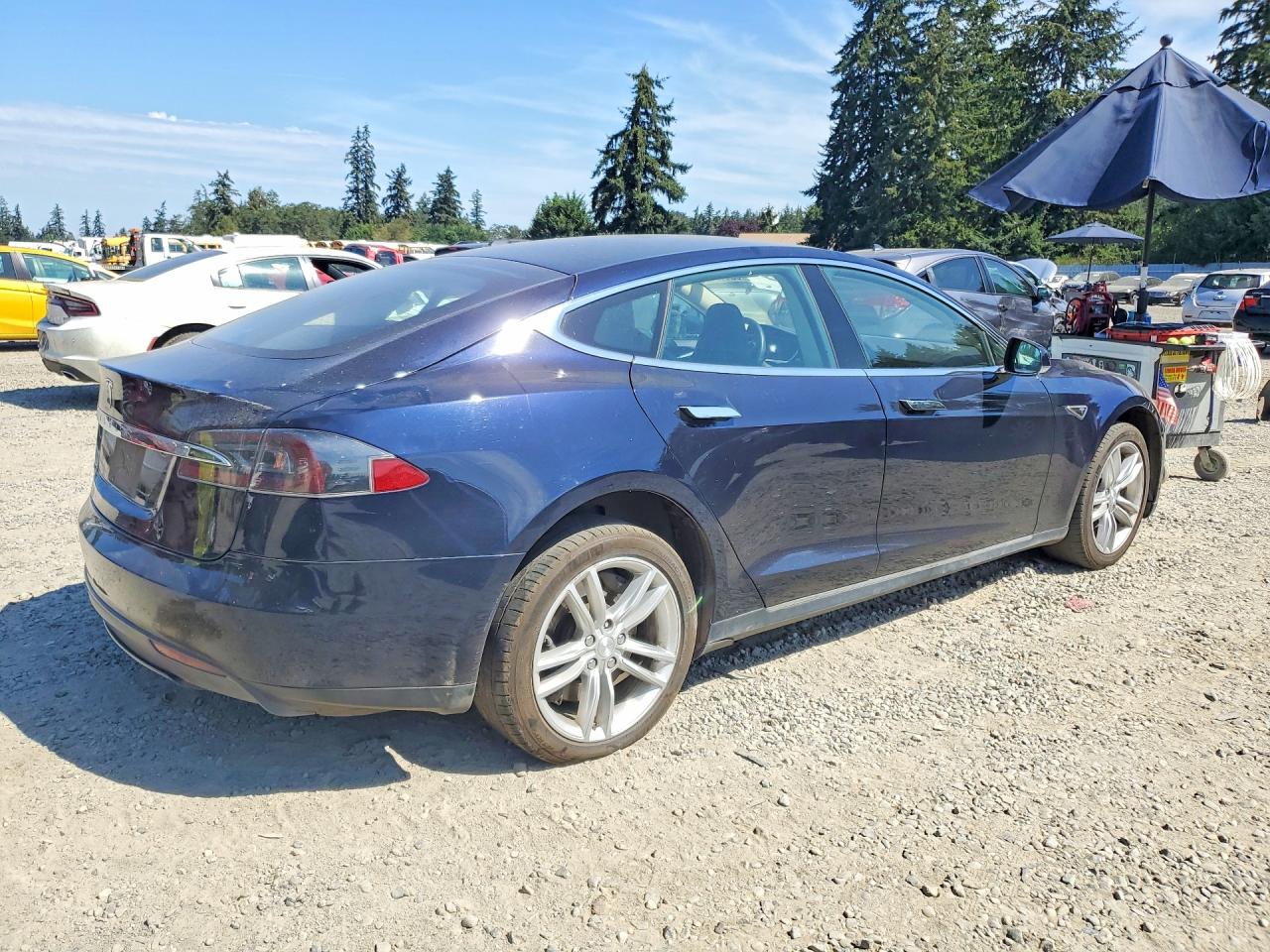 2013 Tesla Model S Blue vin: 5YJSA1CG5DFP03556