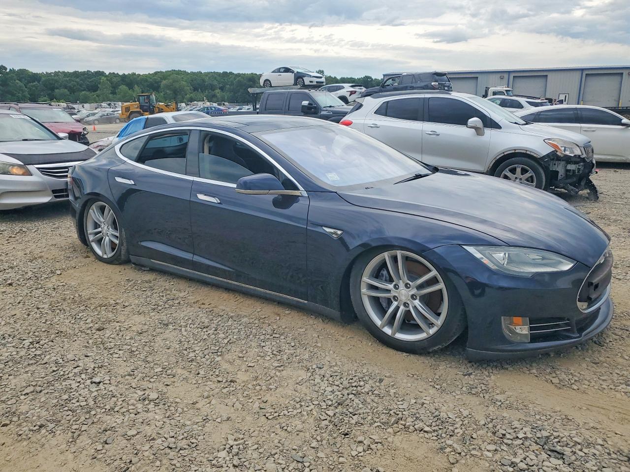 2013 Tesla Model S Blue vin: 5YJSA1CG8DFP04863