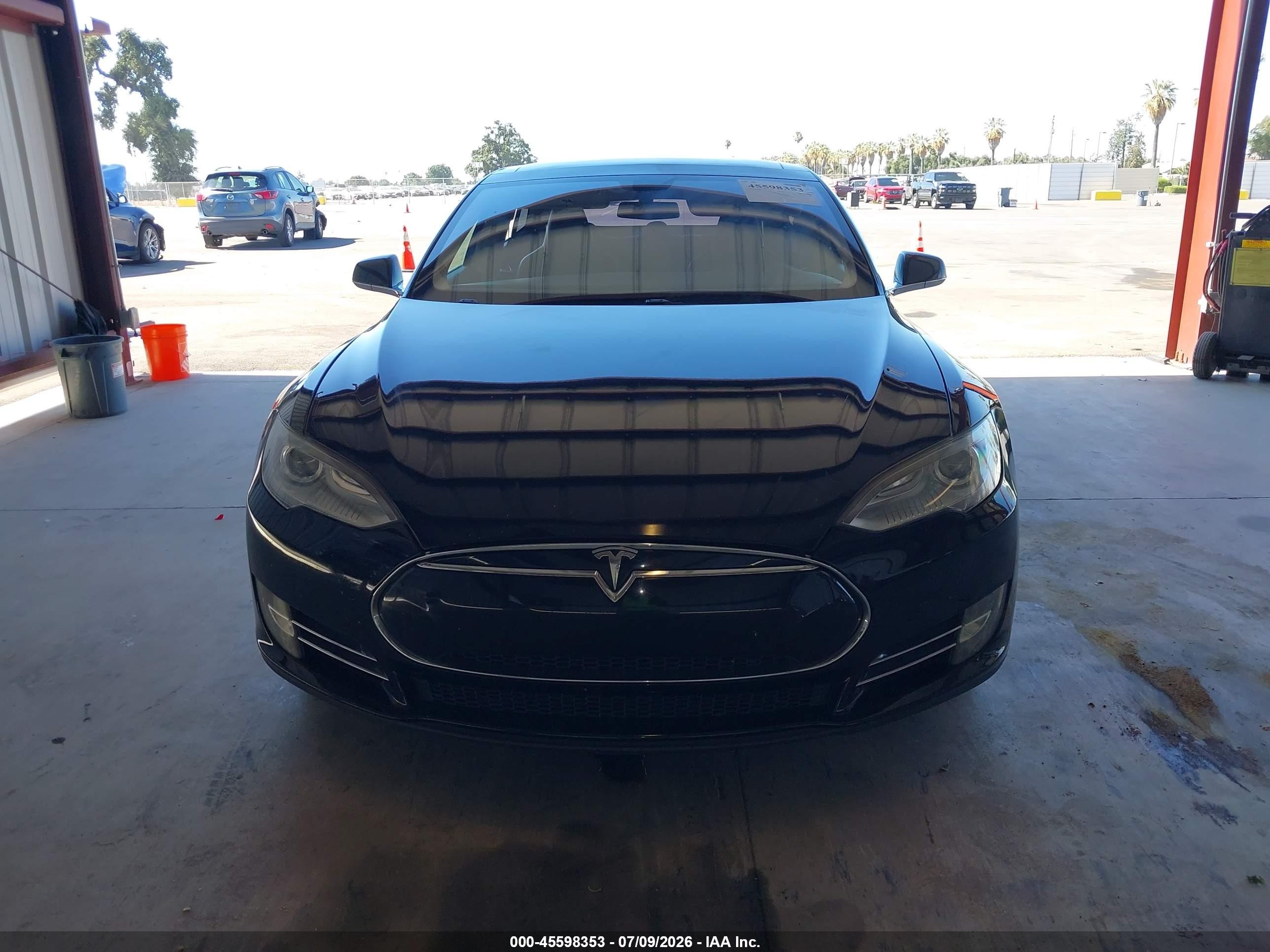 2013 Tesla Model S   Black vin: 5YJSA1CGXDFP12933