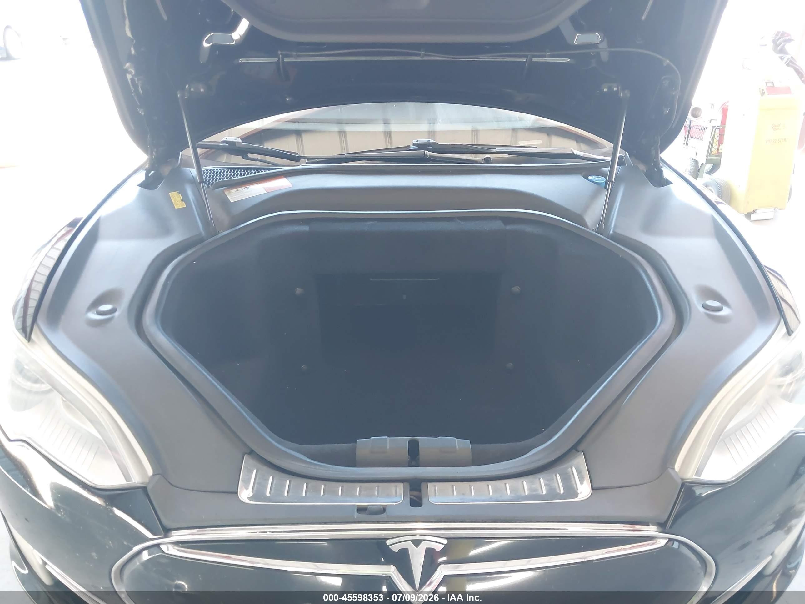 2013 Tesla Model S   Black vin: 5YJSA1CGXDFP12933