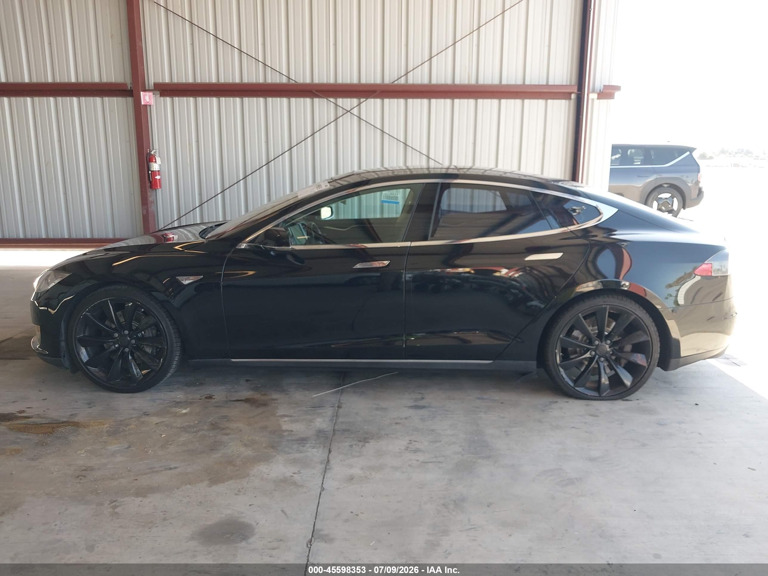 2013 Tesla Model S   Black vin: 5YJSA1CGXDFP12933